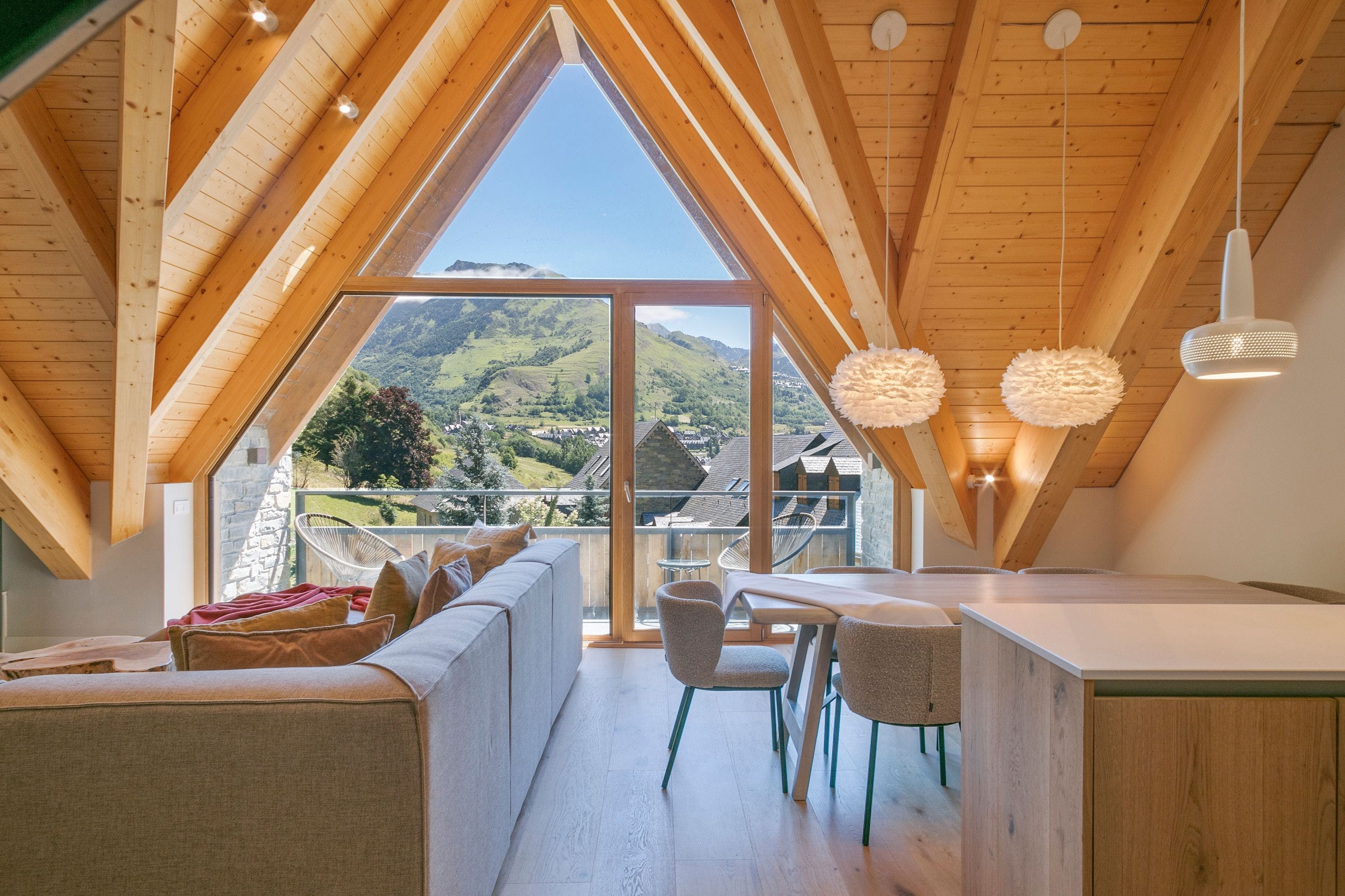 Villa Mestral Bagergue Valdaran: Luxury 4-Bedroom Villa with Fireplace, Spa and Parking, Val d’Aran