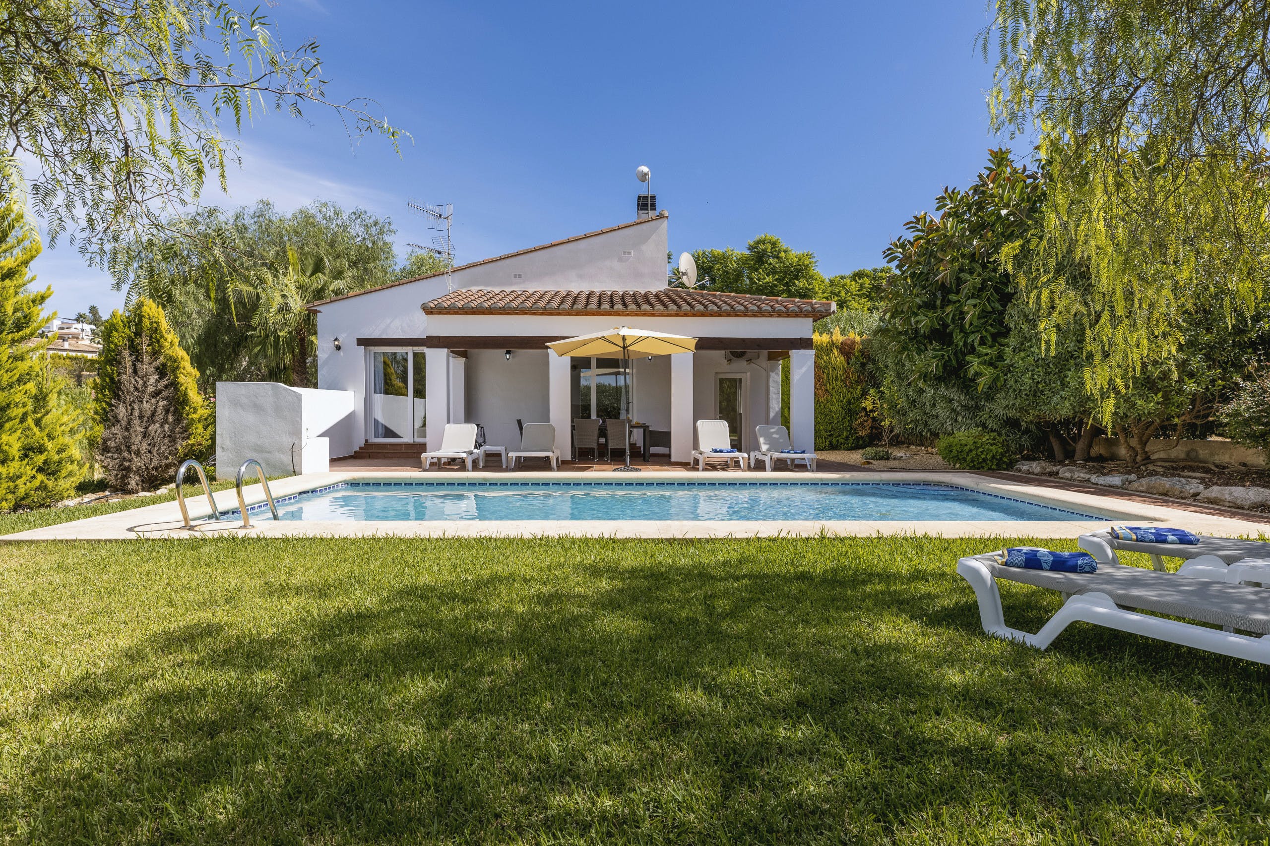 Villa Mestral Balcó Jávea: Luxury 3-Bedroom Villa with Private Pool and Spa, Jávea