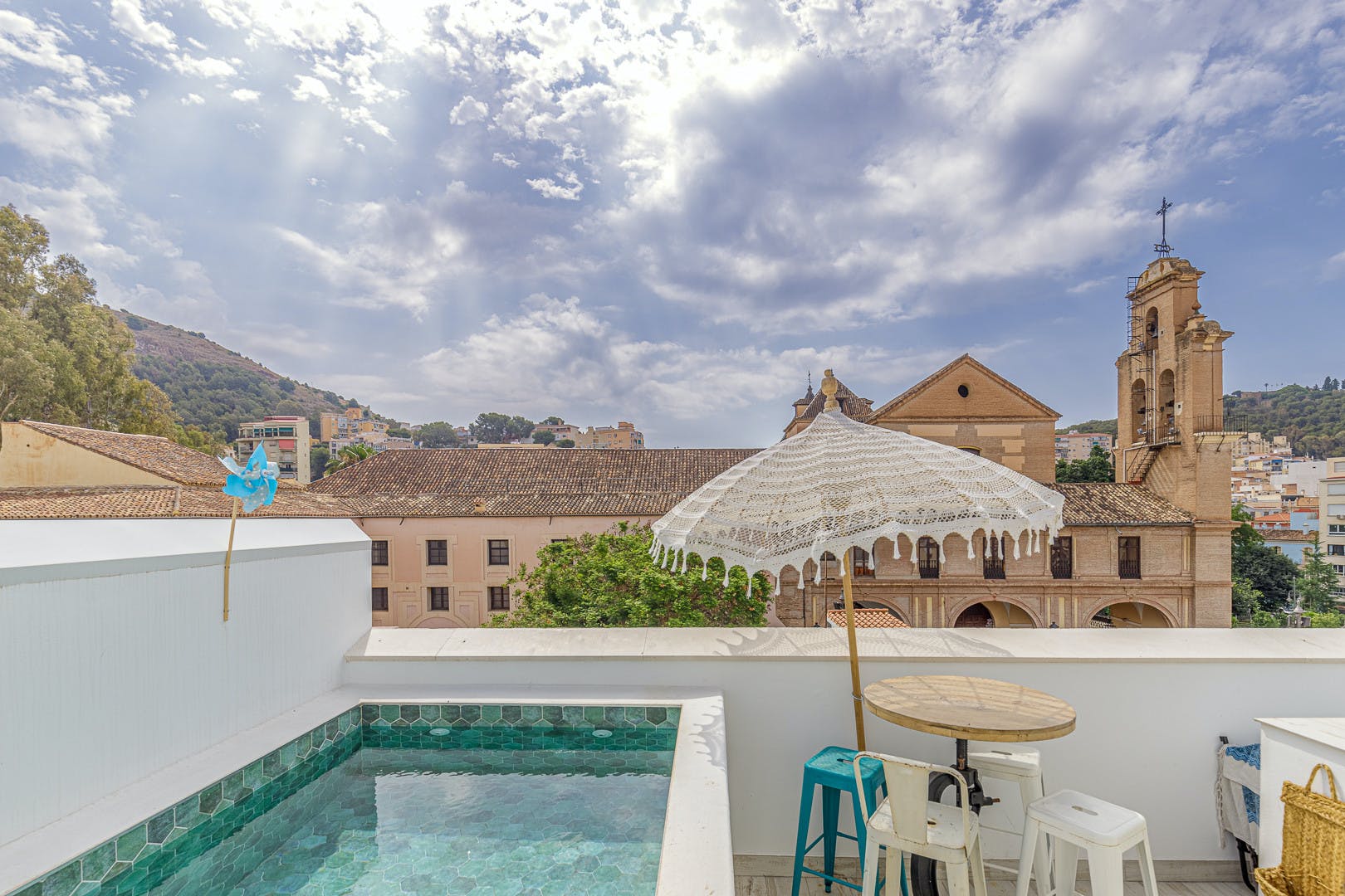 Villa Mestral Baños Malaga: Chic 2-Bedroom Apartment with Sea Views and Pool, La Malagueta Malaga