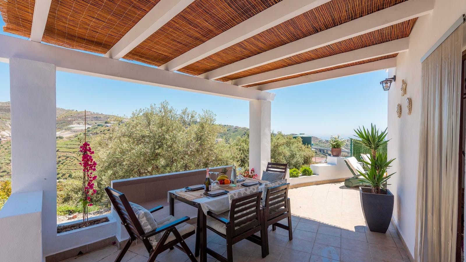 Villa Mestral Barranco Nerja: Luxury 1-Bedroom Apartment with Seaview and Pool, Nerja