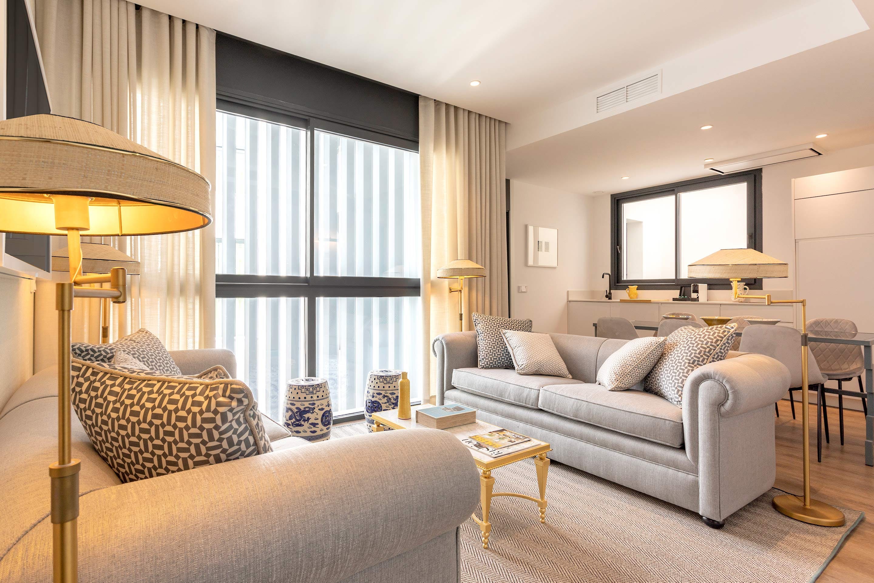 Villa Mestral Betis Sevilla: Luxury 3-Bedroom Apartment with Shared Pool in El Arenal Sevilla