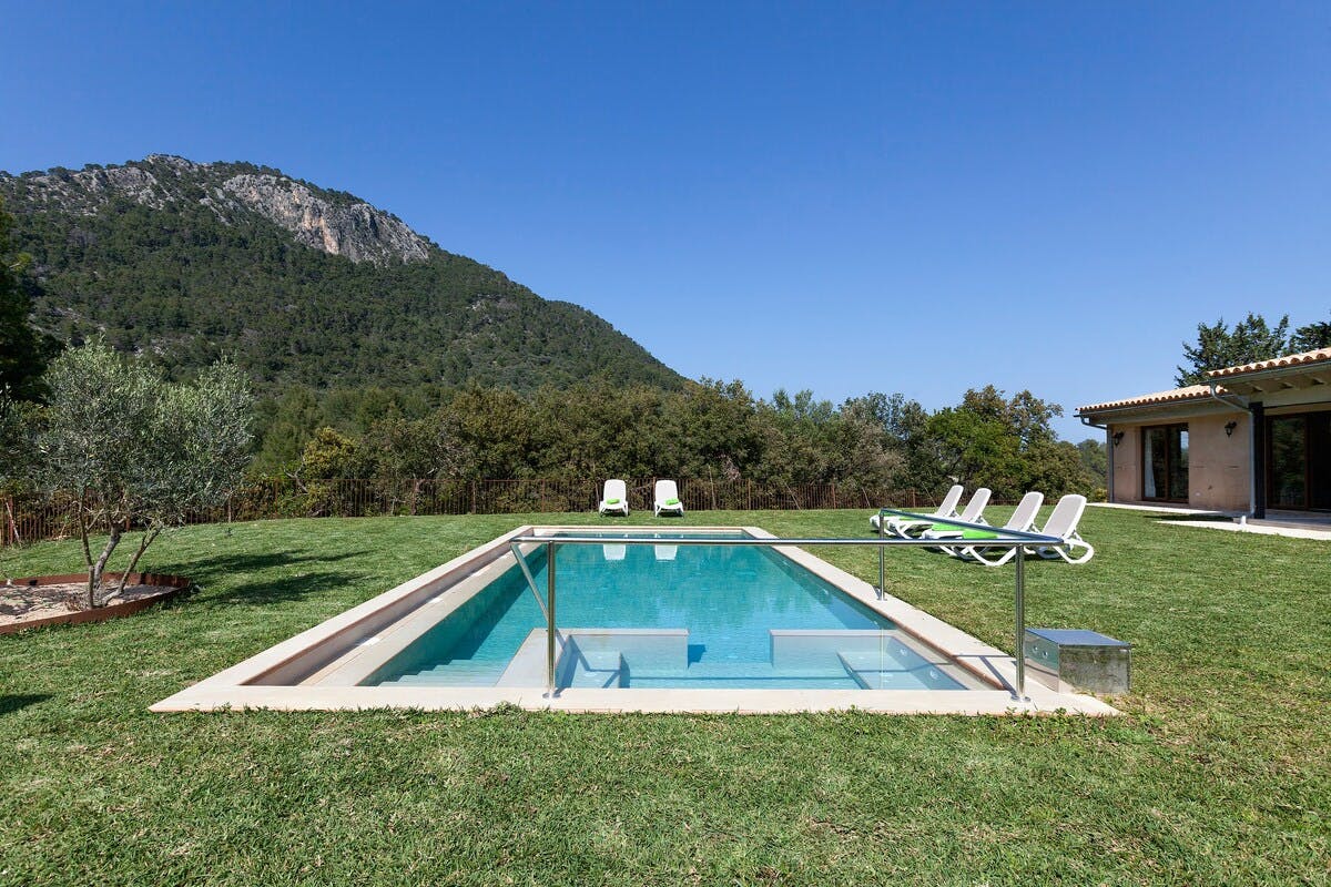 Villa Mestral Binibona Raiguer: Spacious 6-Bedroom Luxury Villa with Private Pool and Hot Tub in Raiguer, Mallorca