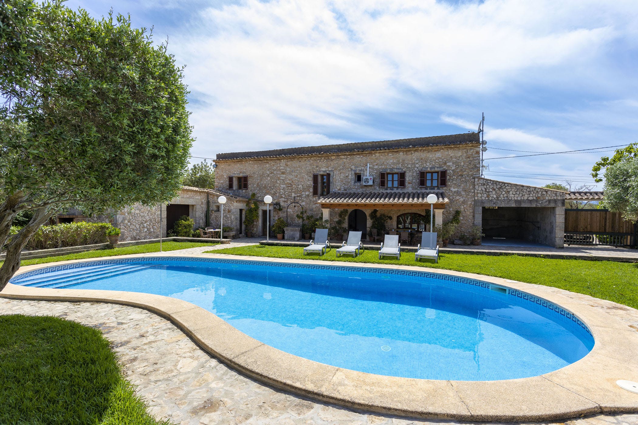Villa Vendaval Campanet Raiguer: Luxury 3-Bedroom Villa with Private Pool and Tennis Court, Raiguer Mallorca