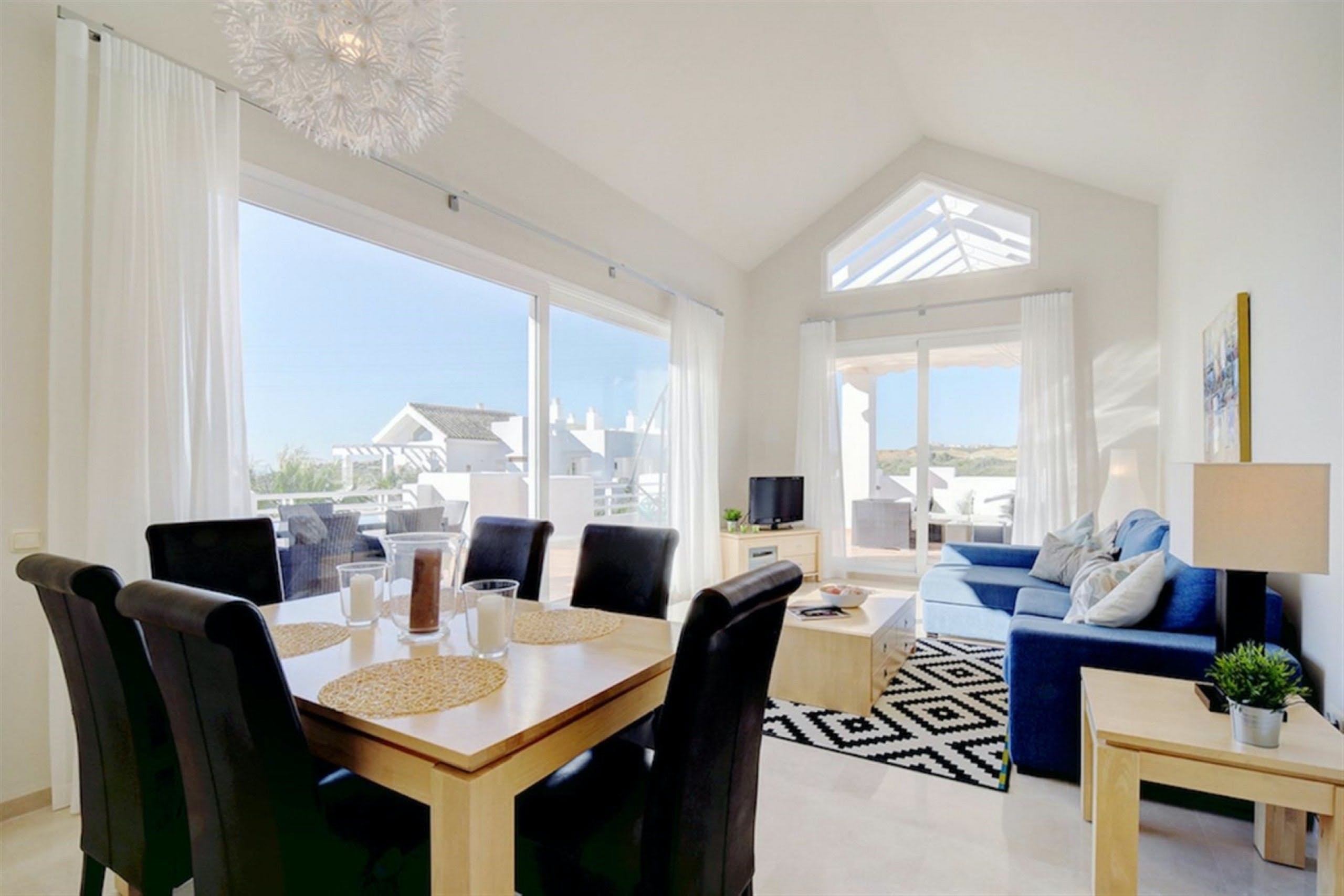 Villa Mestral Cancelada Estepona 69486: Luxury 3-Bedroom Villa with Sea Views and Spa Facilities, Estepona