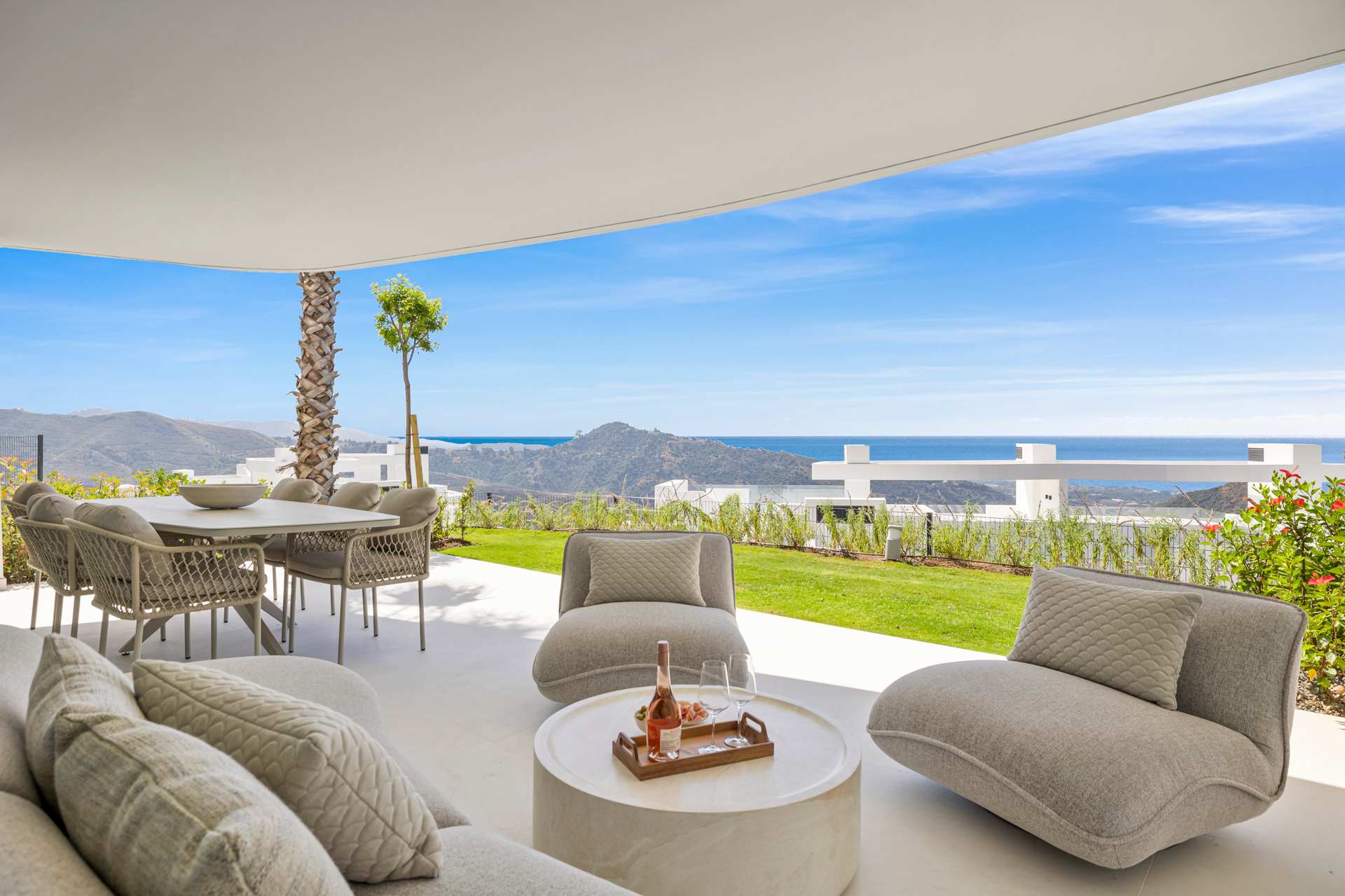 Villa Mestral Cortijo Río Marbella: Luxury 2-Bedroom Villa with Heated Pool and Sea Views, Marbella