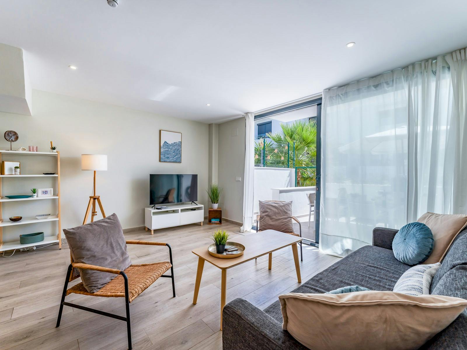 Villa Mestral El Calvario Fuengirola: Charming 3-Bedroom Townhouse with Pool and Sea Views, Fuengirola