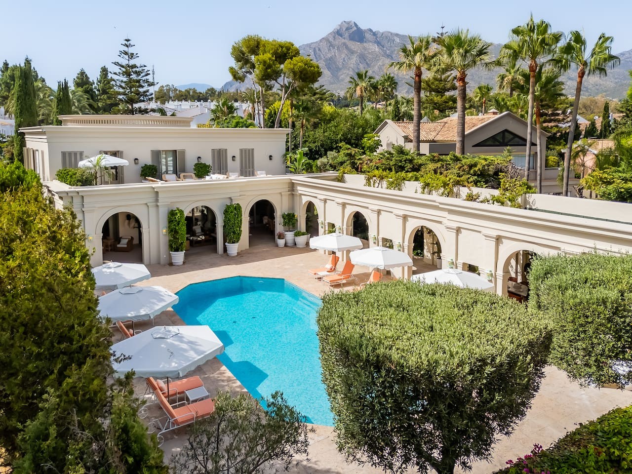 Villa Embat Nagüeles Marbella: Luxury 6-Bedroom Villa with Private Pool and Sea Views, Marbella
