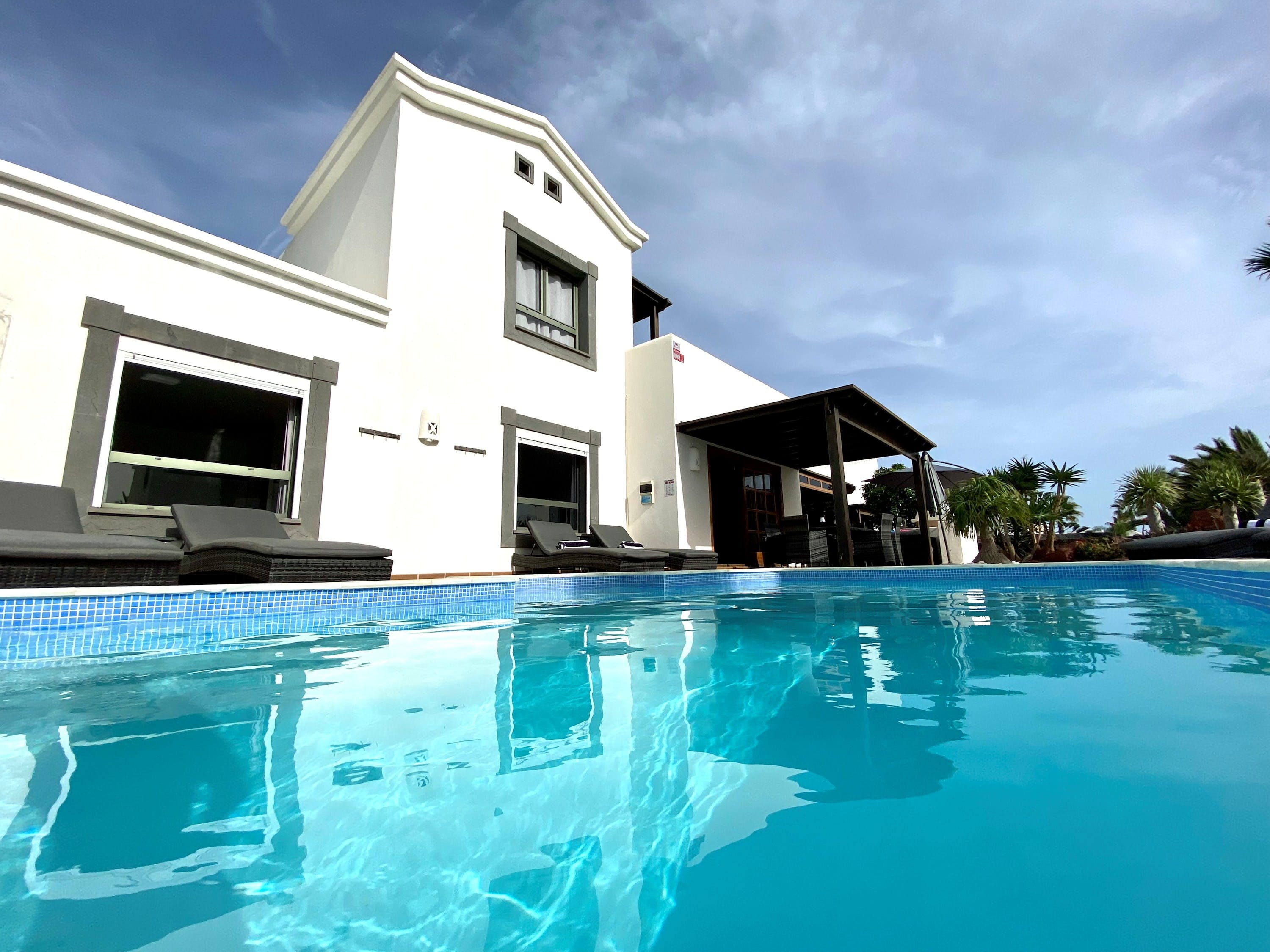 Villa Mestral Femés Las Palmas: Luxury 3-Bedroom Apartment with Heated Pool and Sea Views, Las Palmas