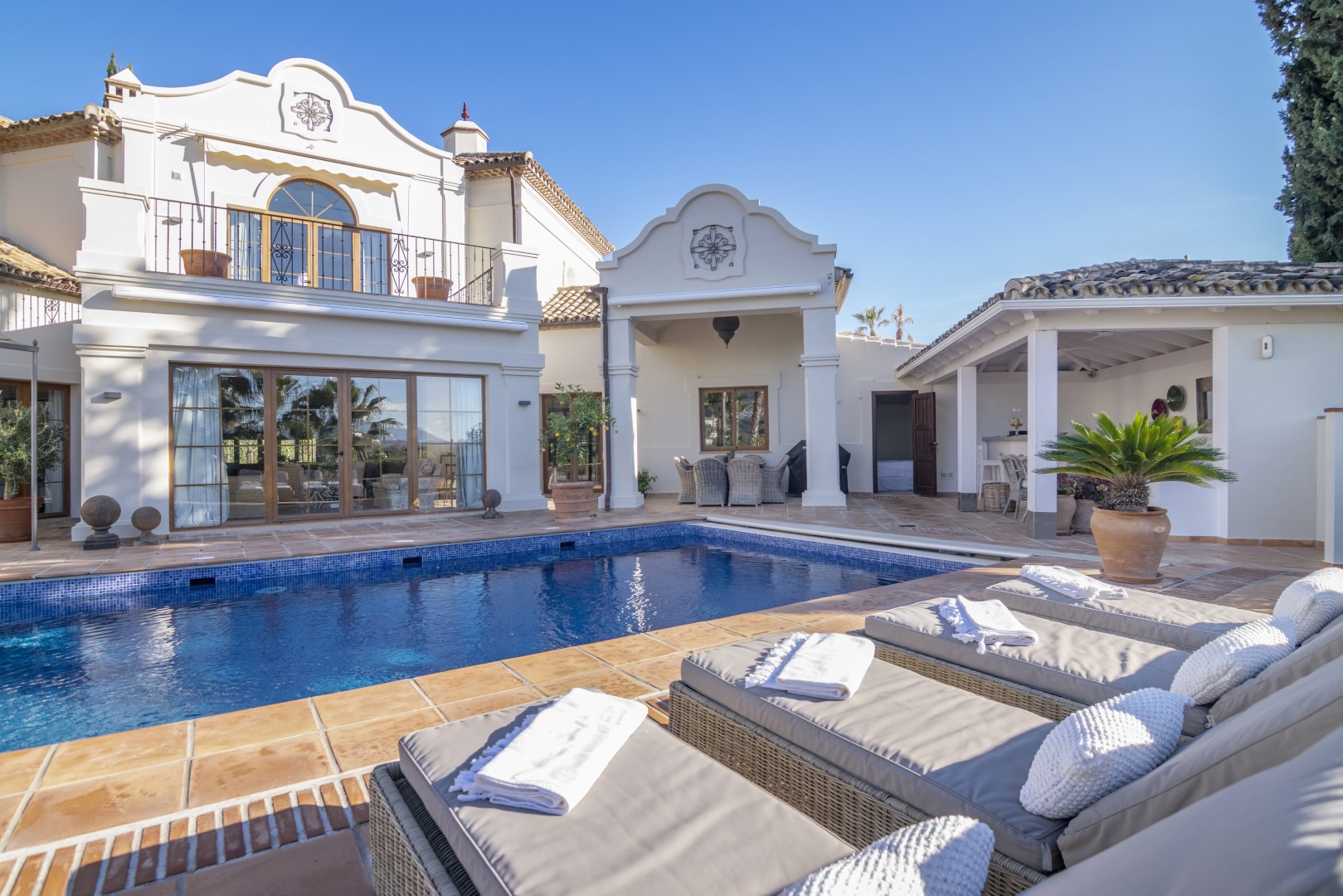 Villa Mestral Guadalobón San Pedro: Luxury 5-Bedroom Villa with Private Pool and Sea Views, San Pedro de Alcántara