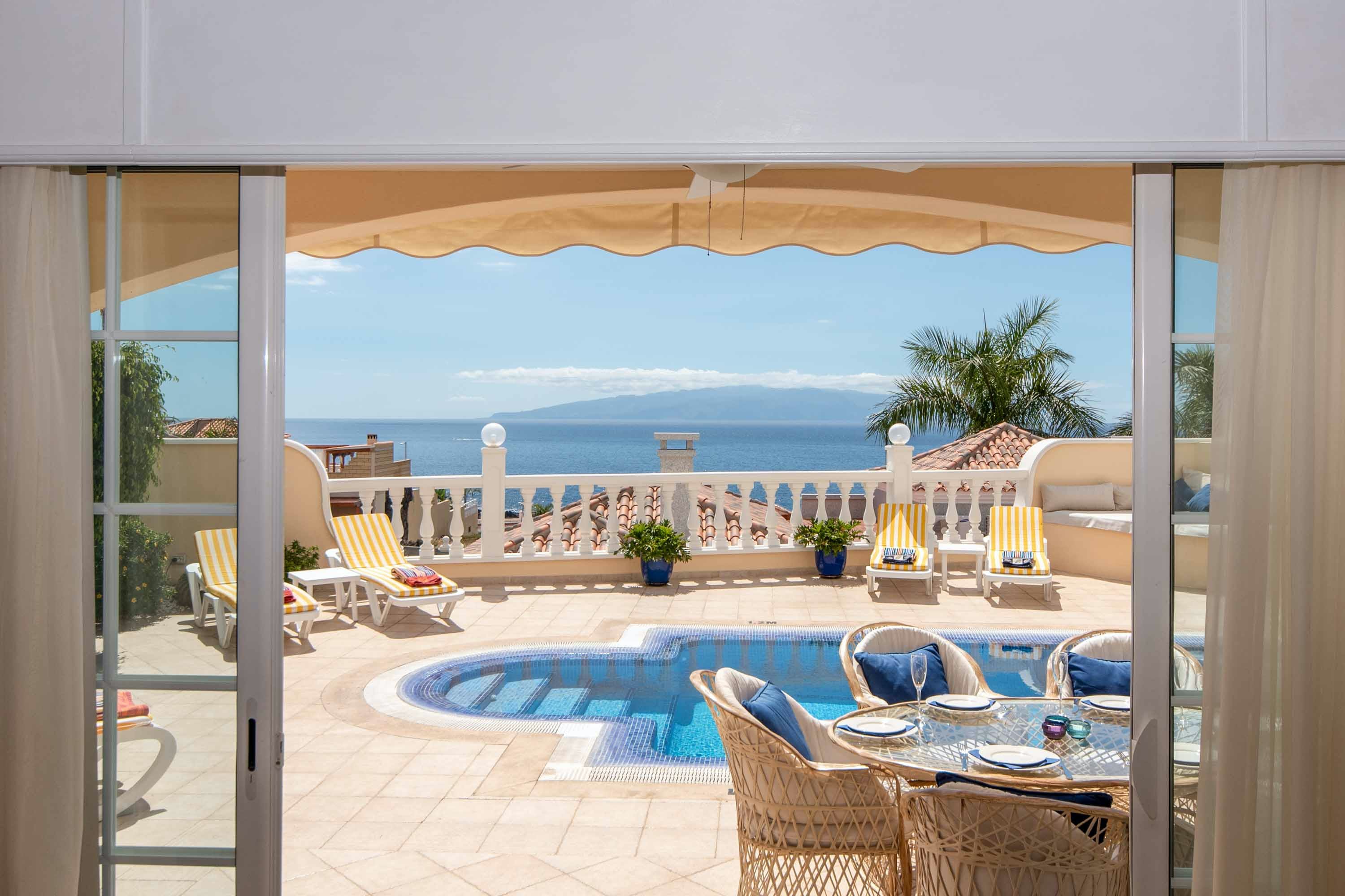 Villa Mestral La Caleta Las Palmas: Luxury 3-Bedroom Villa with Private Pool and Sea Views, Las Palmas
