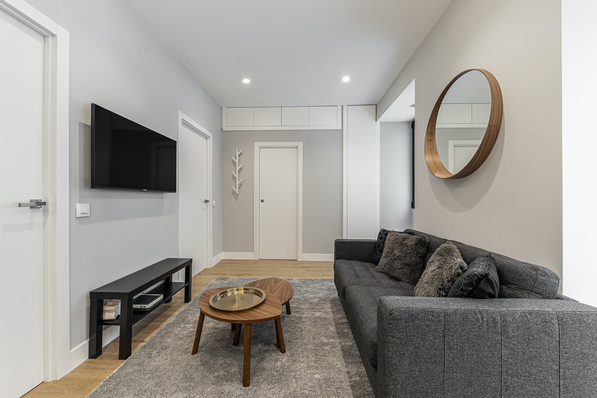 Villa Mestral Lavapiés Embajadores Madrid: Luxury 2-Bedroom Apartment with Spa and Private Parking, Lavapiés Madrid