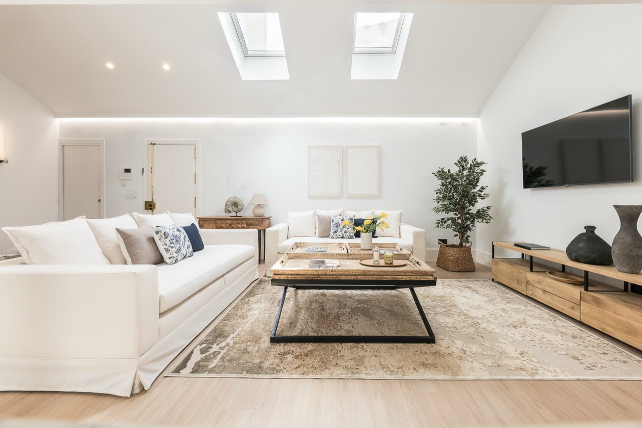 Villa Mestral Lavapiés Madrid: Luxury 2-Bedroom Apartment with Spa and Air-Con in Las Letras, Madrid