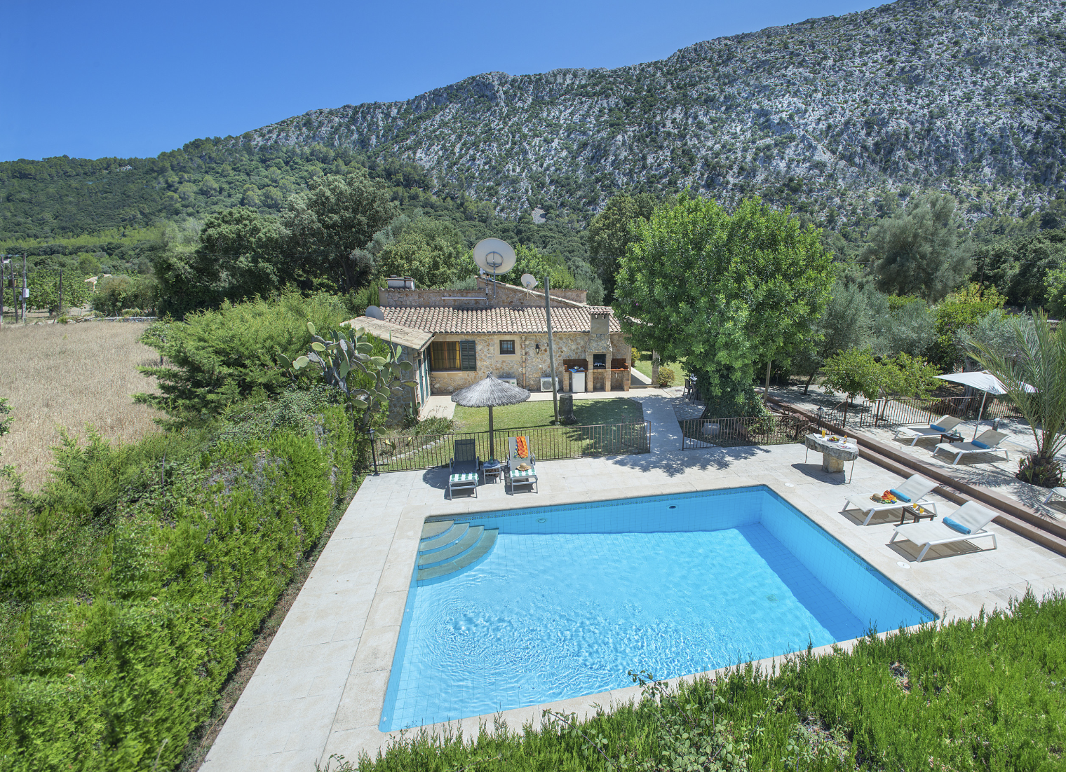 Villa Föhn Pas de sa Casa Pollença: Luxury 3-Bedroom Villa with Private Pool and Sea Views, Pollença