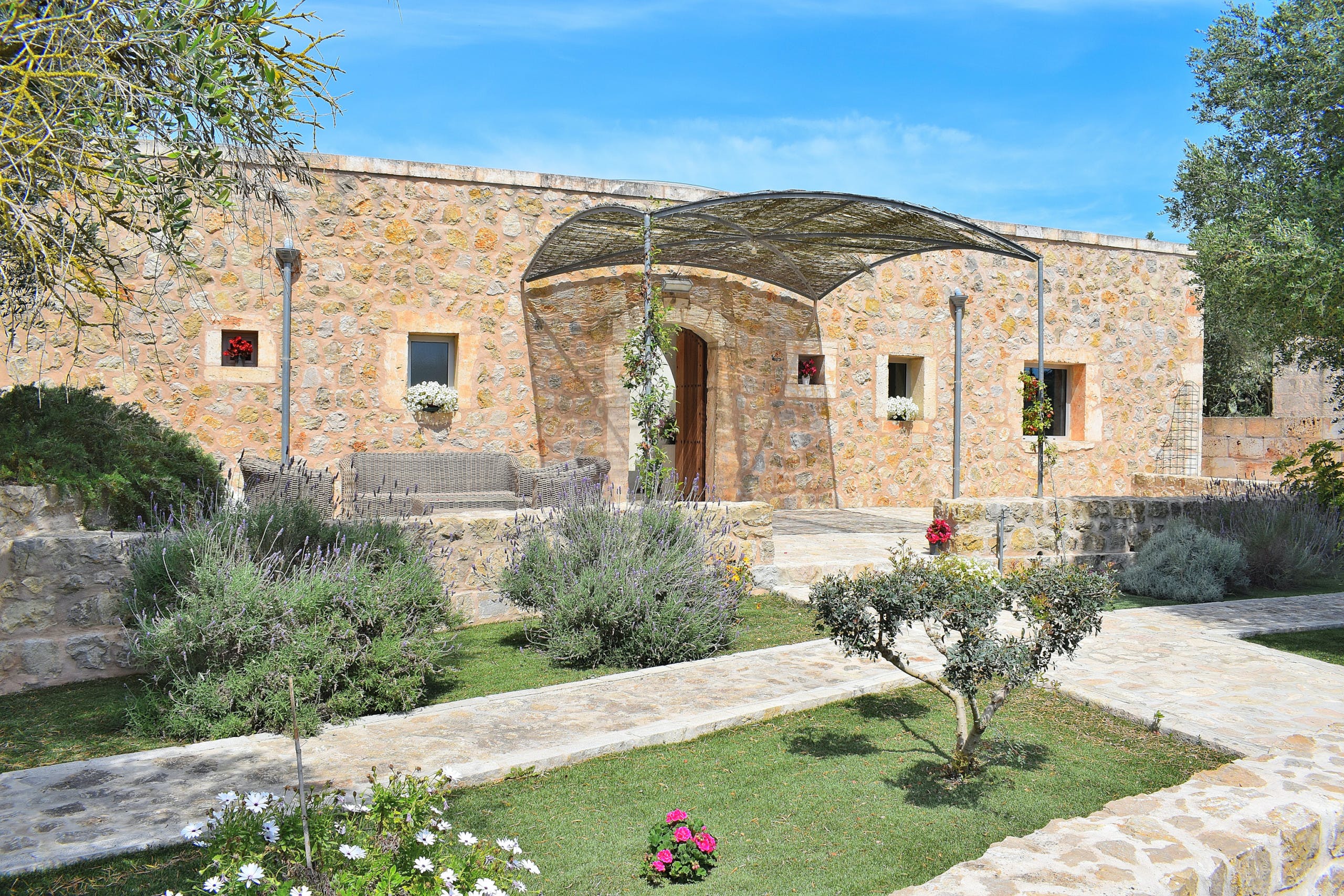 Villa Mestral Maria Mallorca: Luxury 3-Bedroom Villa with Private Pool and Spa, Pla de Mallorca