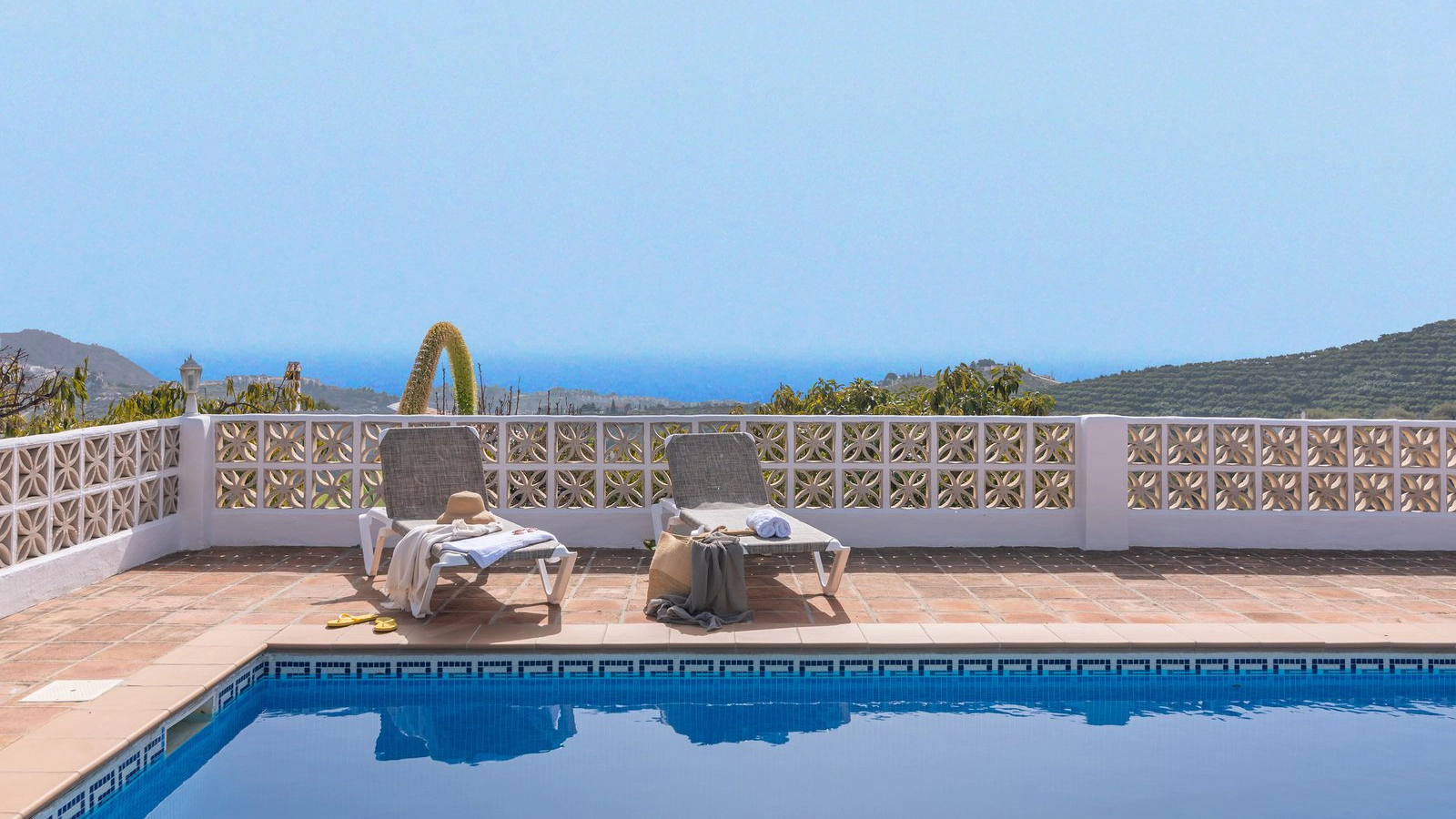 Villa Nortada Jete Nerja: Luxury 2-Bedroom Apartment with Private Pool and Air-Con, Nerja