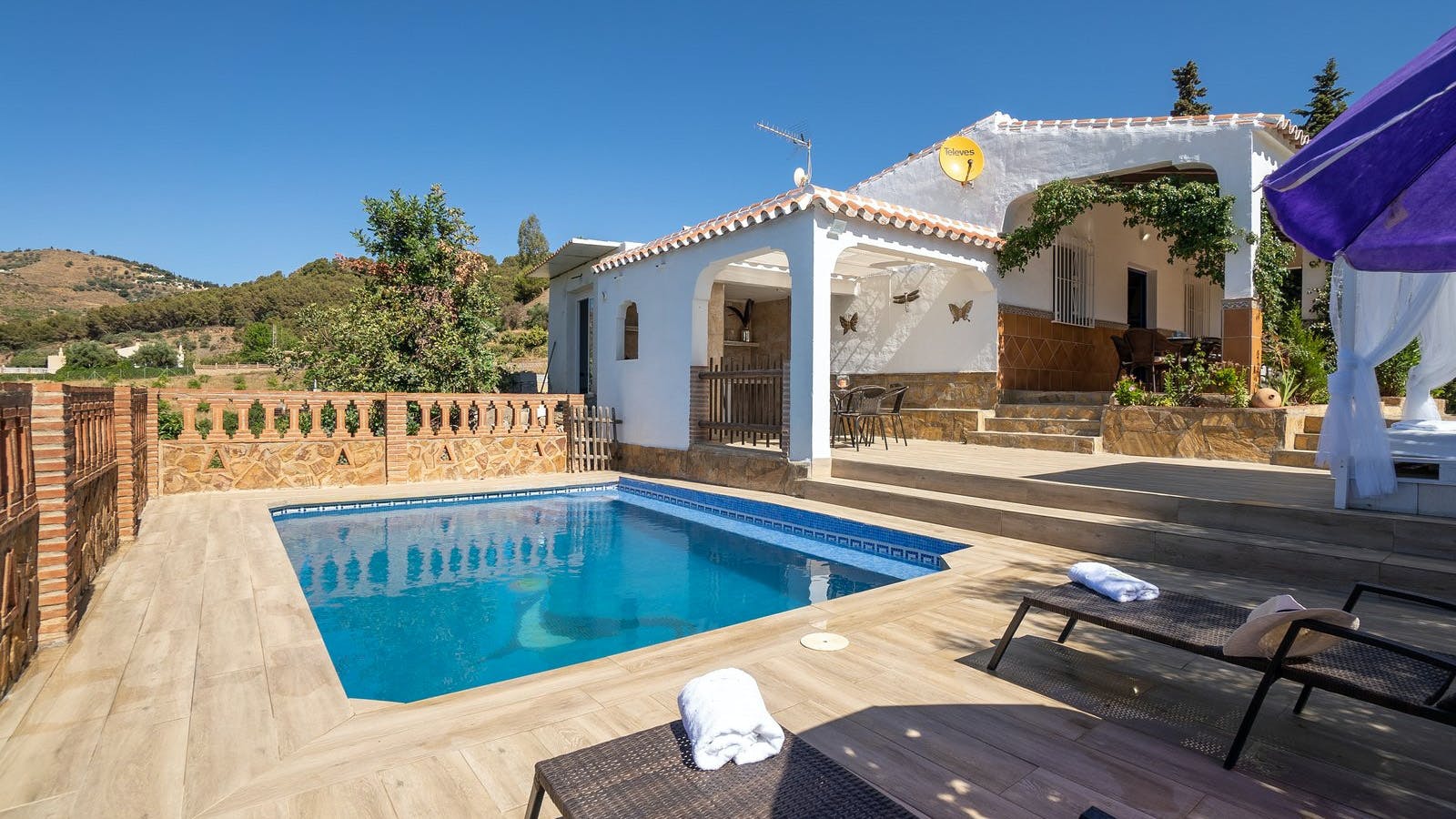 Villa Mestral Maro Nerja 62726: Luxury 2-Bedroom Apartment with Pool and Spa near Nerja Natural Park