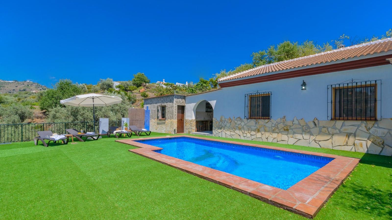 Villa Embate Algarrobo Nerja: Luxury 4-Bedroom Villa with Private Pool and Sea Views in Nerja