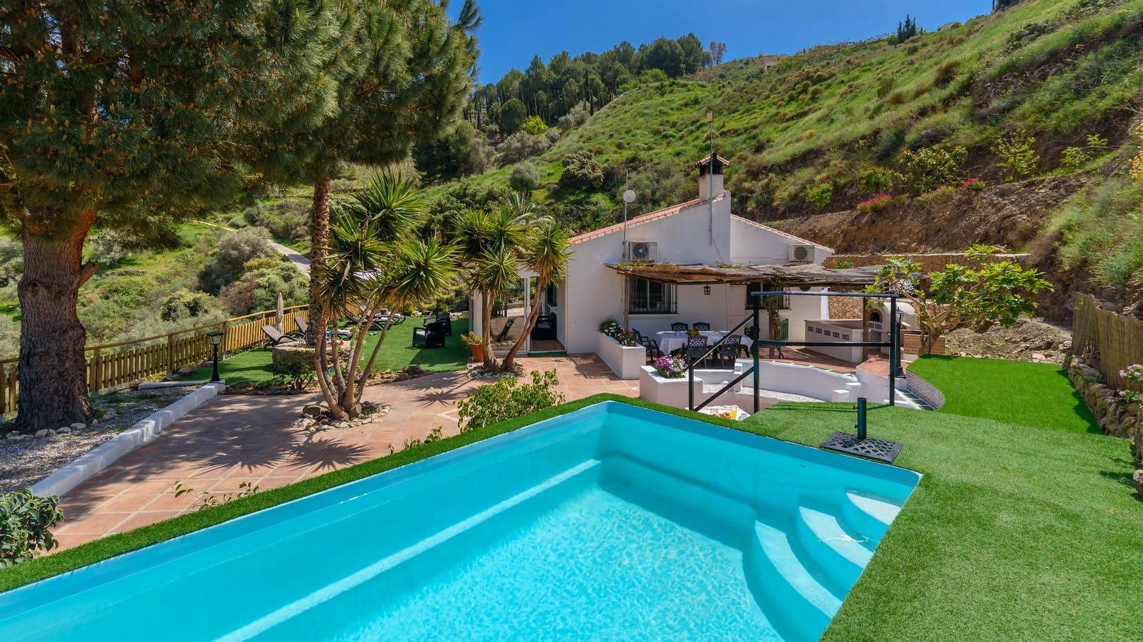 Villa Mestral Maro Nerja: Luxury 2-Bedroom Villa with Private Pool and Sea Views, Nerja