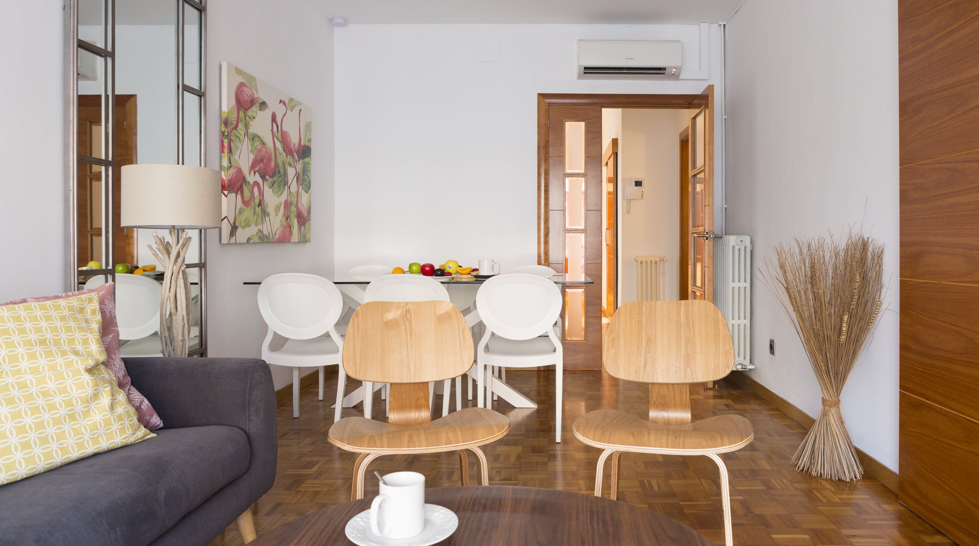 Villa Mestral Mirall El Raval: Luxury 3-Bedroom Apartment with Seaview and Spa, El Raval Barcelona