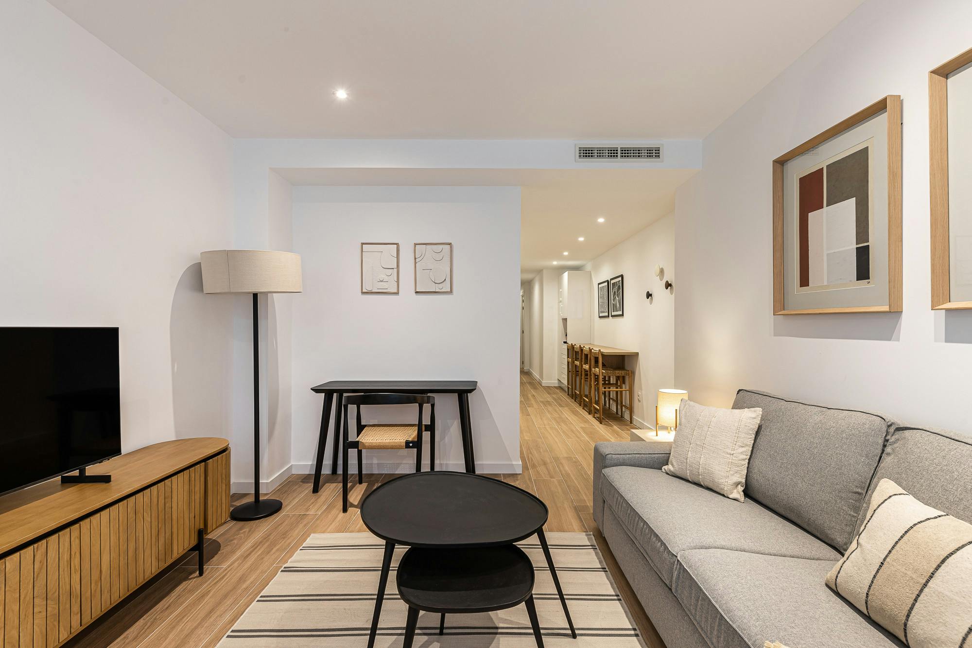 Villa Mestral Palacio Real Madrid: Luxury 2-Bedroom Apartment with Air Conditioning near Palacio Real, Madrid