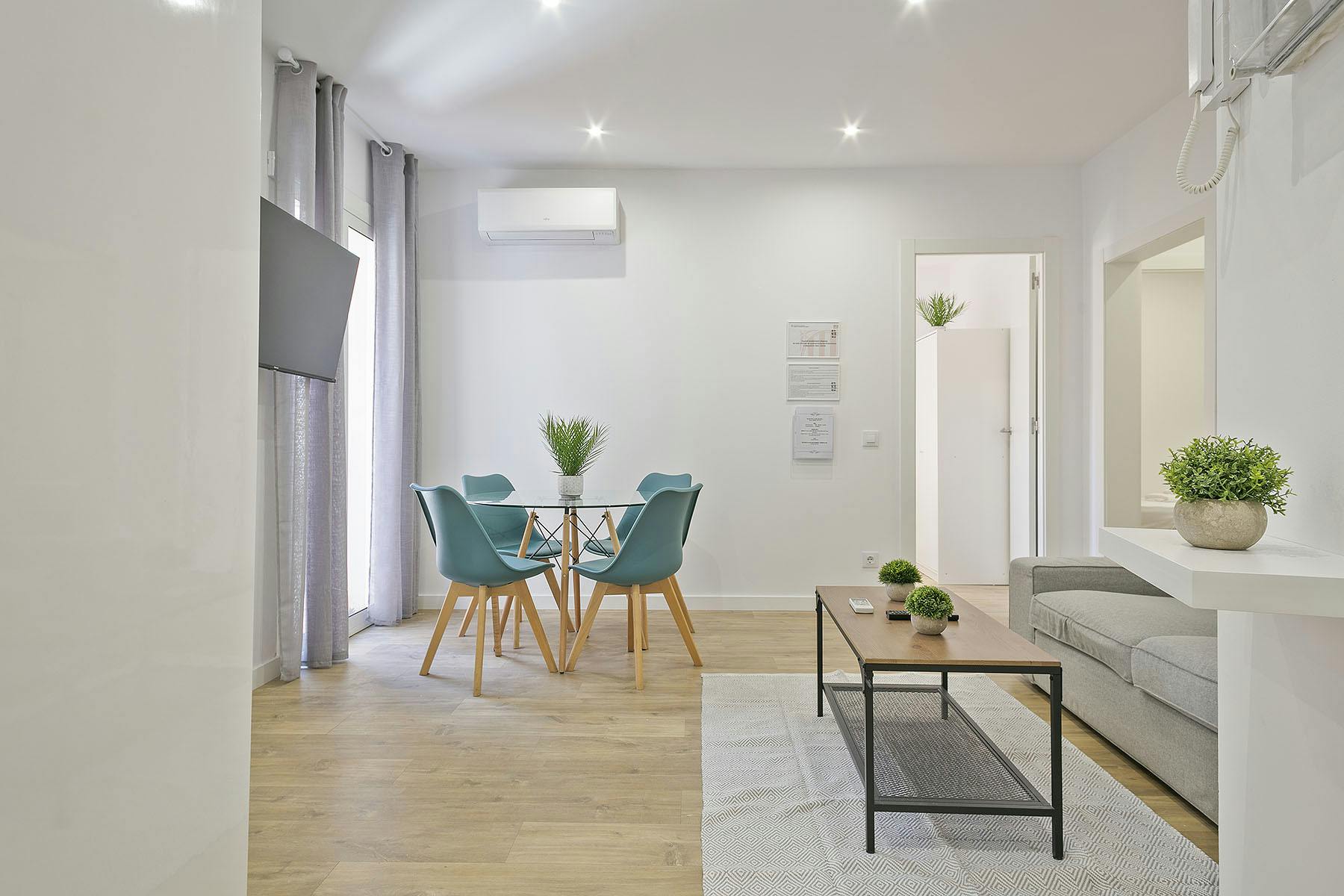 Villa Mestral Pedralbes Barcelona: Luxury 3-Bedroom Villa with Air-Con and Family-Friendly Comfort in Sants-Les Corts, Barcelona