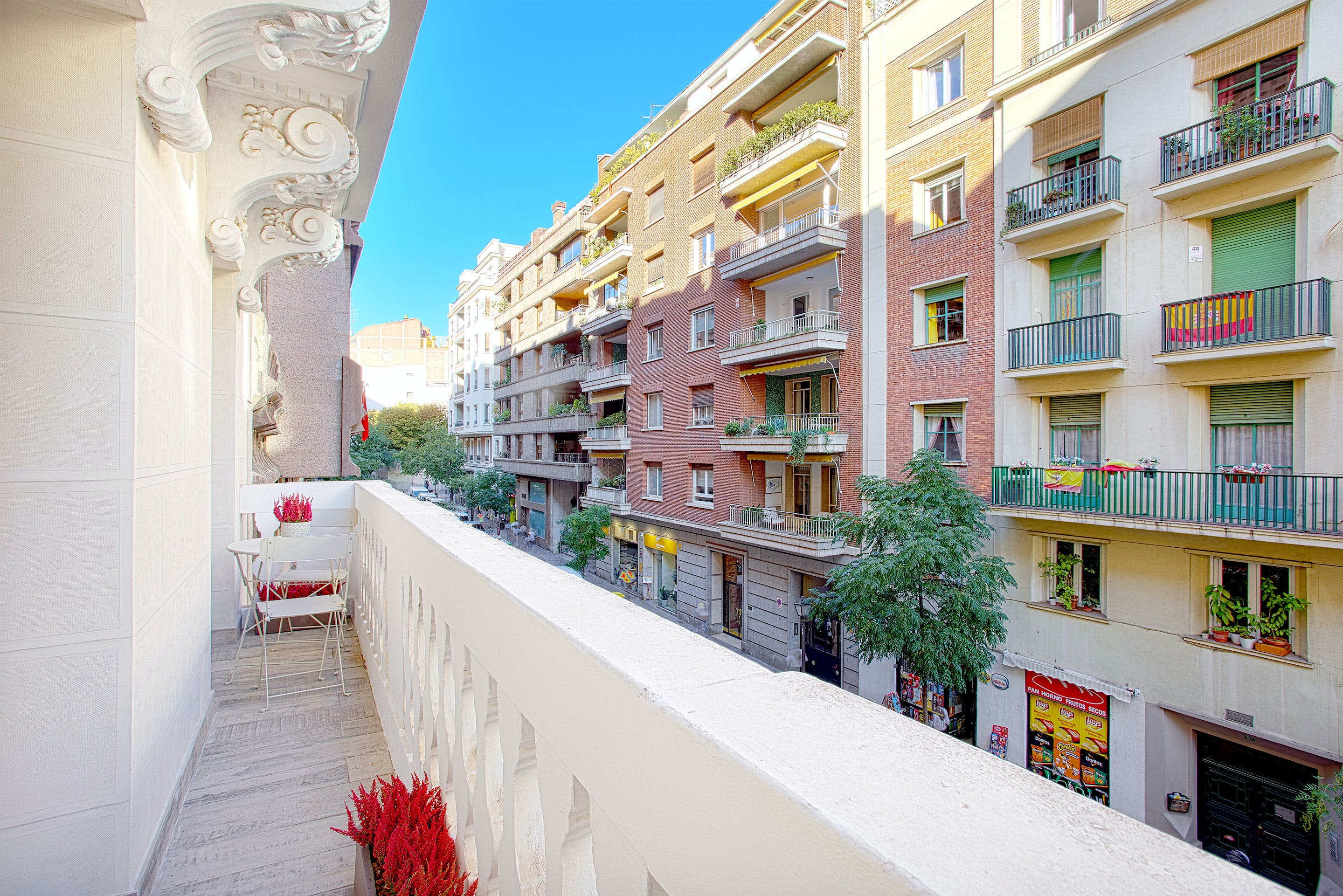 Villa Mestral Ríos Chamberí: Luxury 2-Bedroom Apartment with Spa and Air-Con, Chamberí Madrid