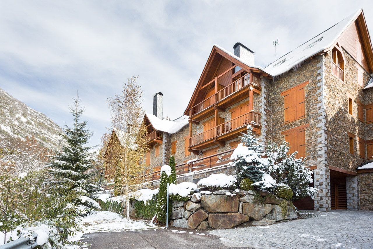 Villa Mestral Salardú Valdaran: Ski Apartment Rental with Spa and Family-Friendly Features, Val d’Aran