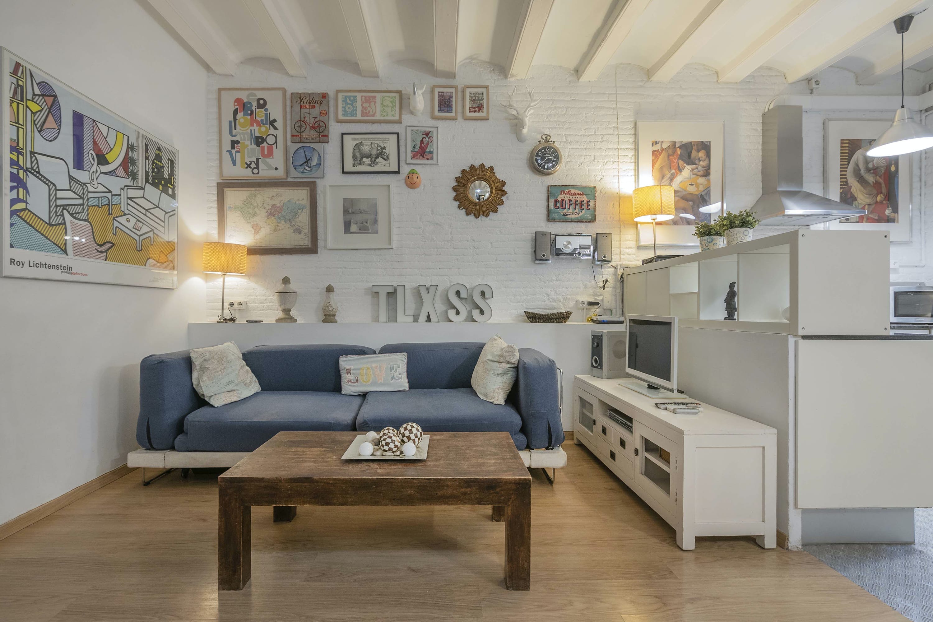 Villa Mestral Sant Antoni Barcelona: Luxury 2-Bedroom Apartment with Sea Views and Spa in Eixample Barcelona