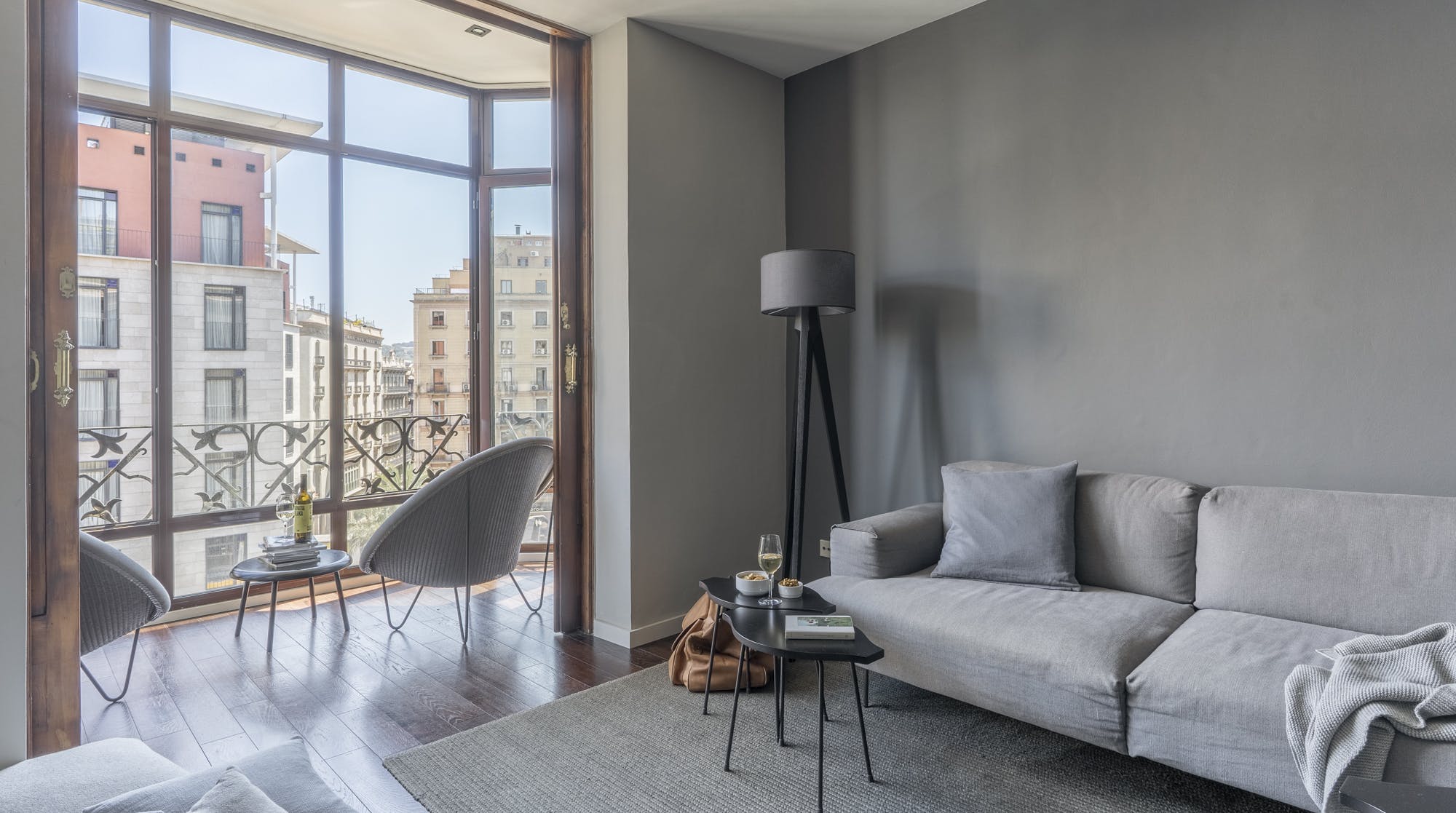 Villa Mestral Sant Pau Barcelona: Luxury 1-Bedroom Apartment with Sea Views and Air-Con in El Raval, Barcelona