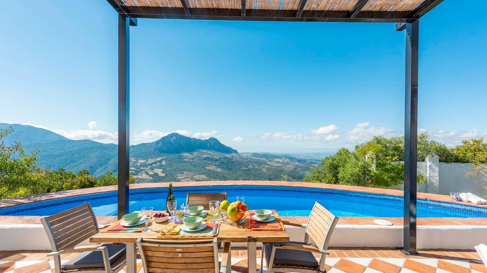 Villa Mestral Santiestevan Estepona: Luxury 2-Bedroom Apartment with Private Pool and Mountain Views, Estepona
