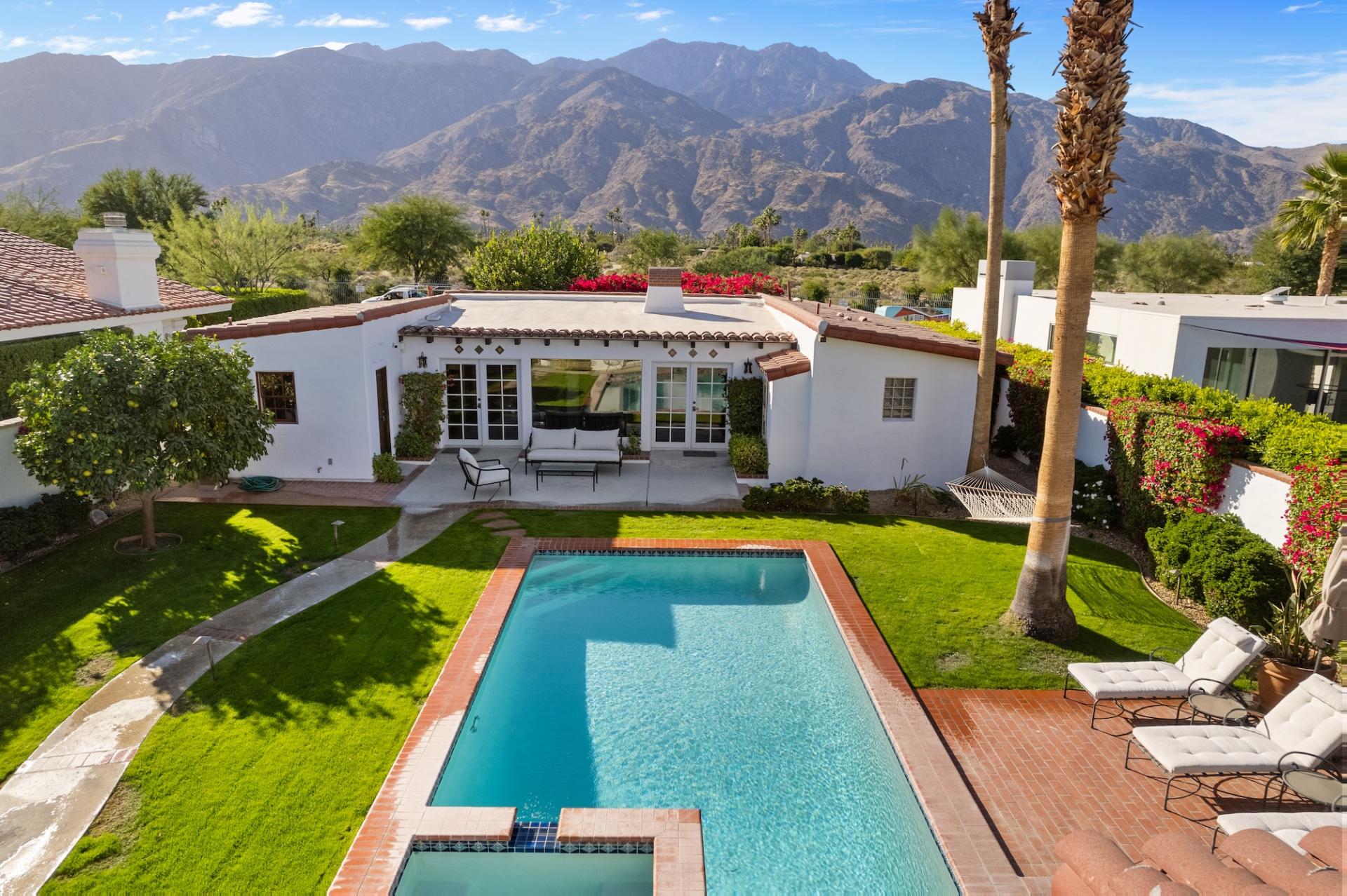 Villa Mestral Tahquitz Palm Springs: Luxury 3-Bedroom Villa with Hot Tub and Private Parking, Palm Springs