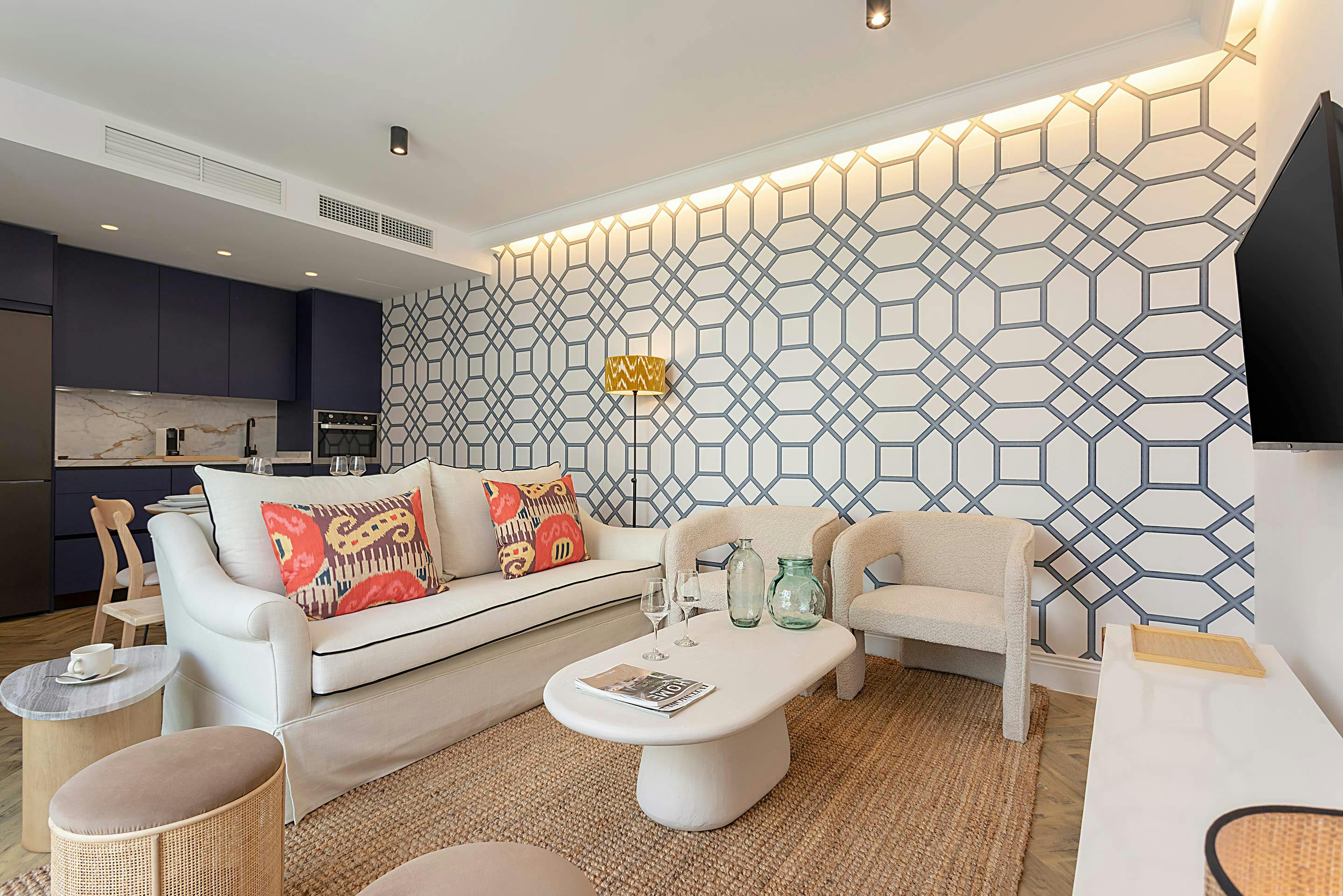 Villa Mestral Triana Sevilla: Luxury 3-Bedroom Villa with Hot Tub and Spa in Sevilla Centro