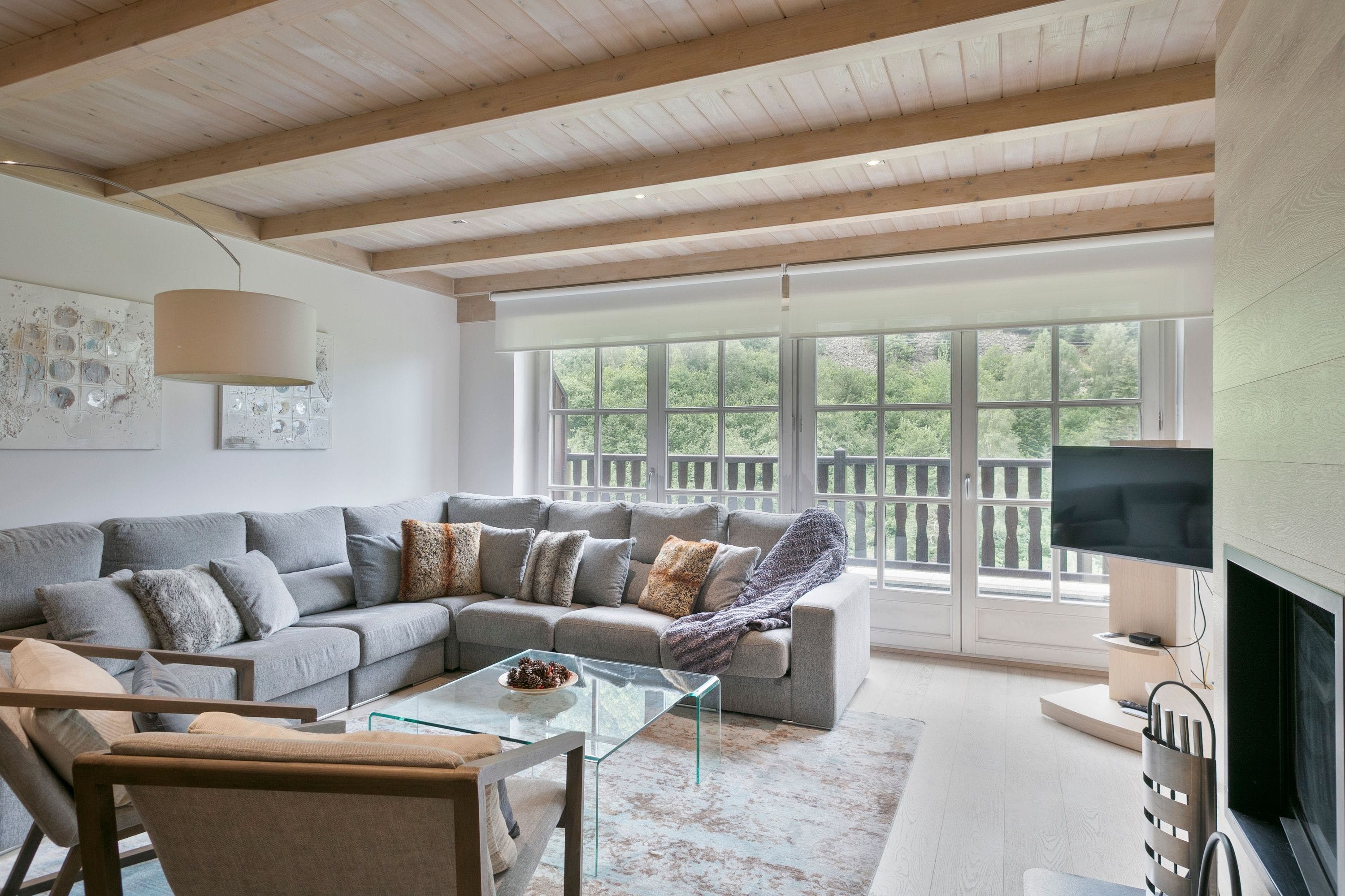 Villa Mestral Unha Valdaran: Luxury 5-Bedroom Apartment with Spa and Ski Access, Val d’Aran