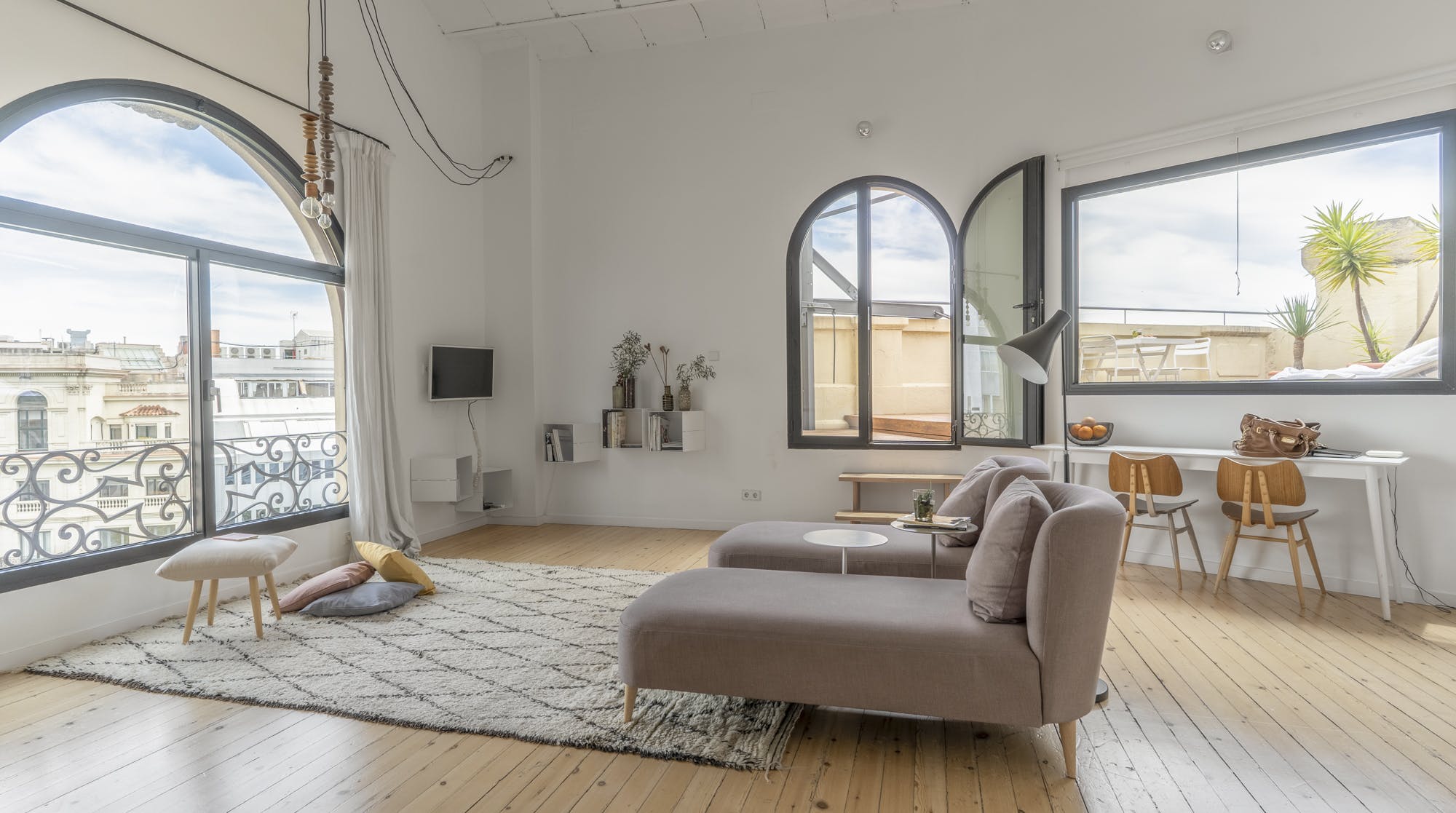 Villa Mestral Vallvidrera Barcelona: Luxury 1-Bedroom Apartment with Seaview and Air-Con in Galvany & Turó Park, Barcelona