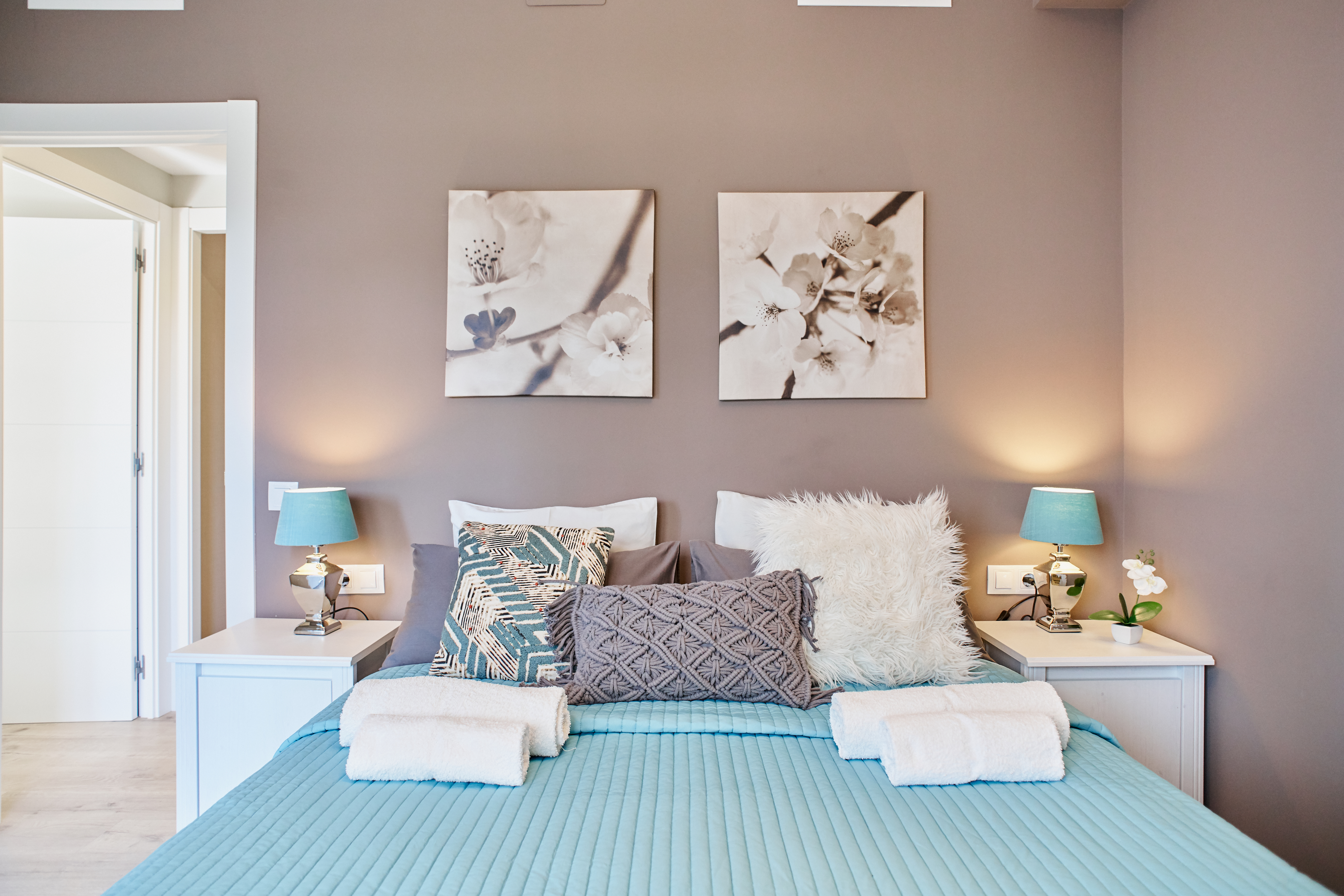 Villa Mestral Vinyet Sitges: Luxury 3-Bedroom Apartment with Pool and Sea Views, Sitges