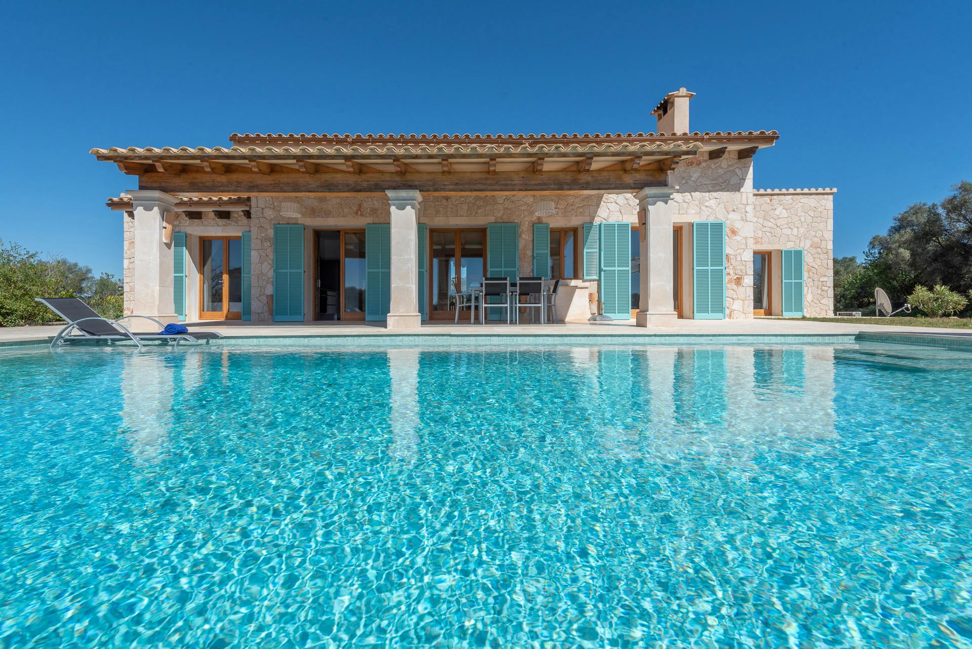 Villa Migjorn Oleandro S’Horta: Luxury 3-Bedroom Villa with Private Pool and Spa, Migjorn Mallorca