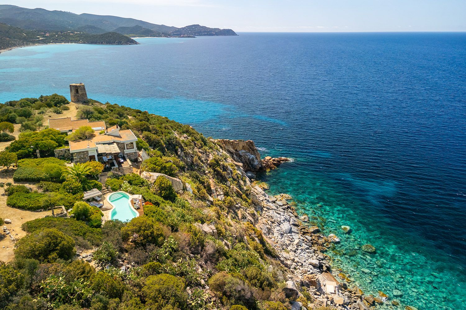 Villa Mirto Poetto Quartu: 4-Bedroom Cliffside Villa with Sea Views and Spa in Quartu S