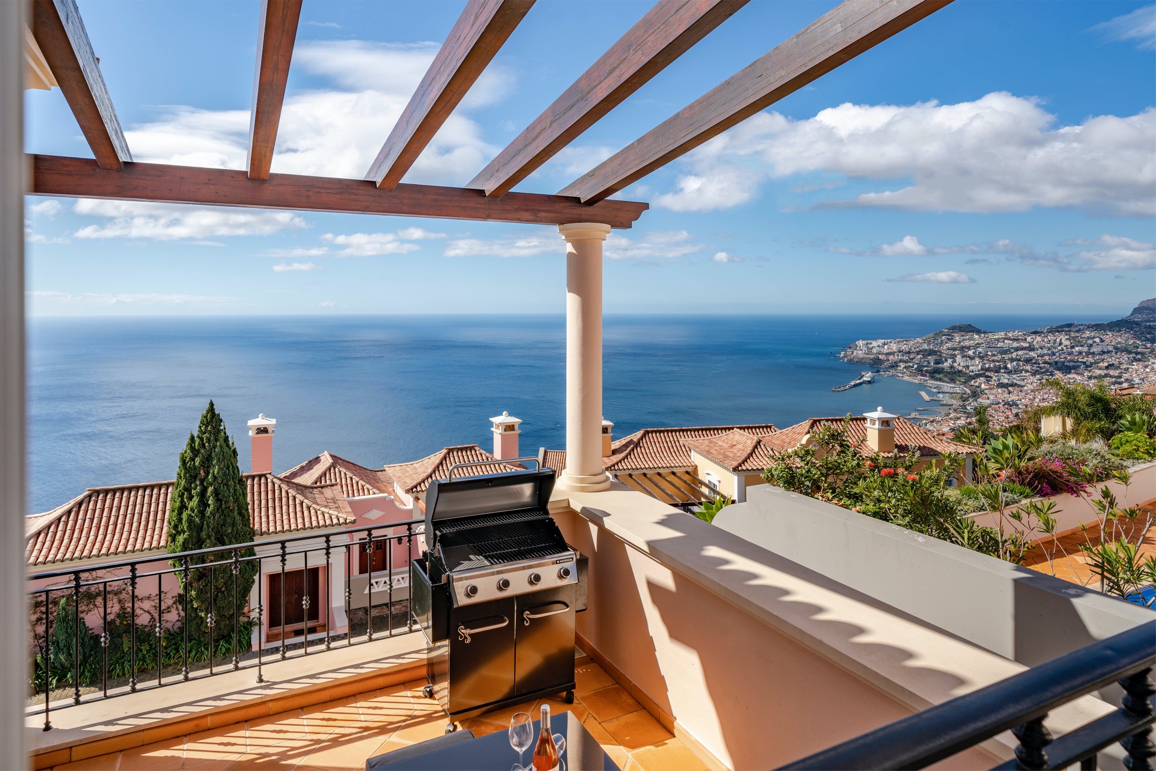 Villa Nortada Alegria São Roque Funchal: Luxury 3-Bedroom Villa with Private Pool and Sea Views, Funchal