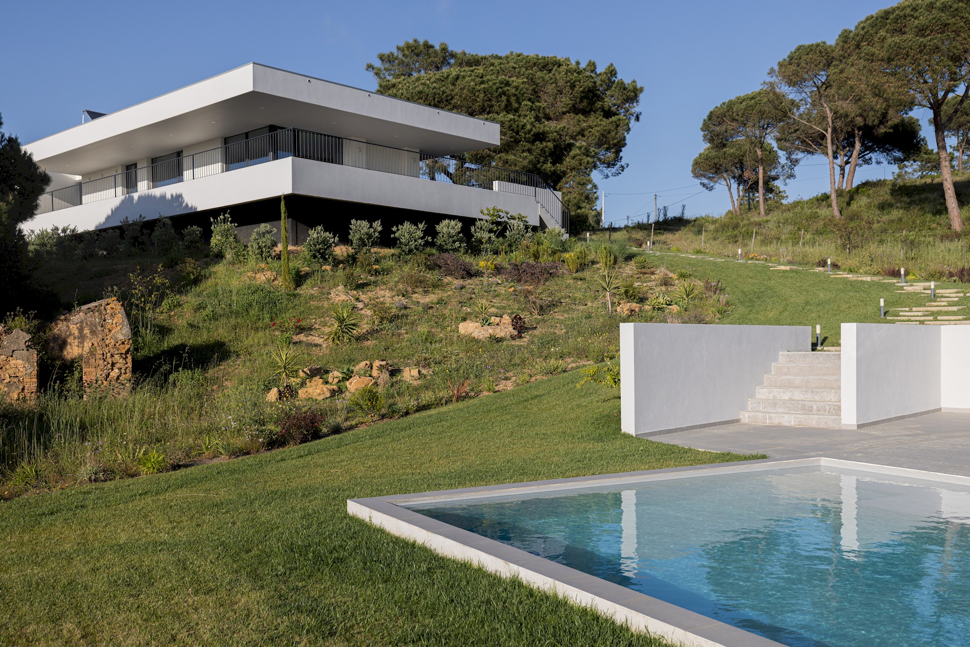 Villa Nortada Aleluia Sesimbra: Luxury 9-Bedroom Villa with Pool and Sea Views, Sesimbra