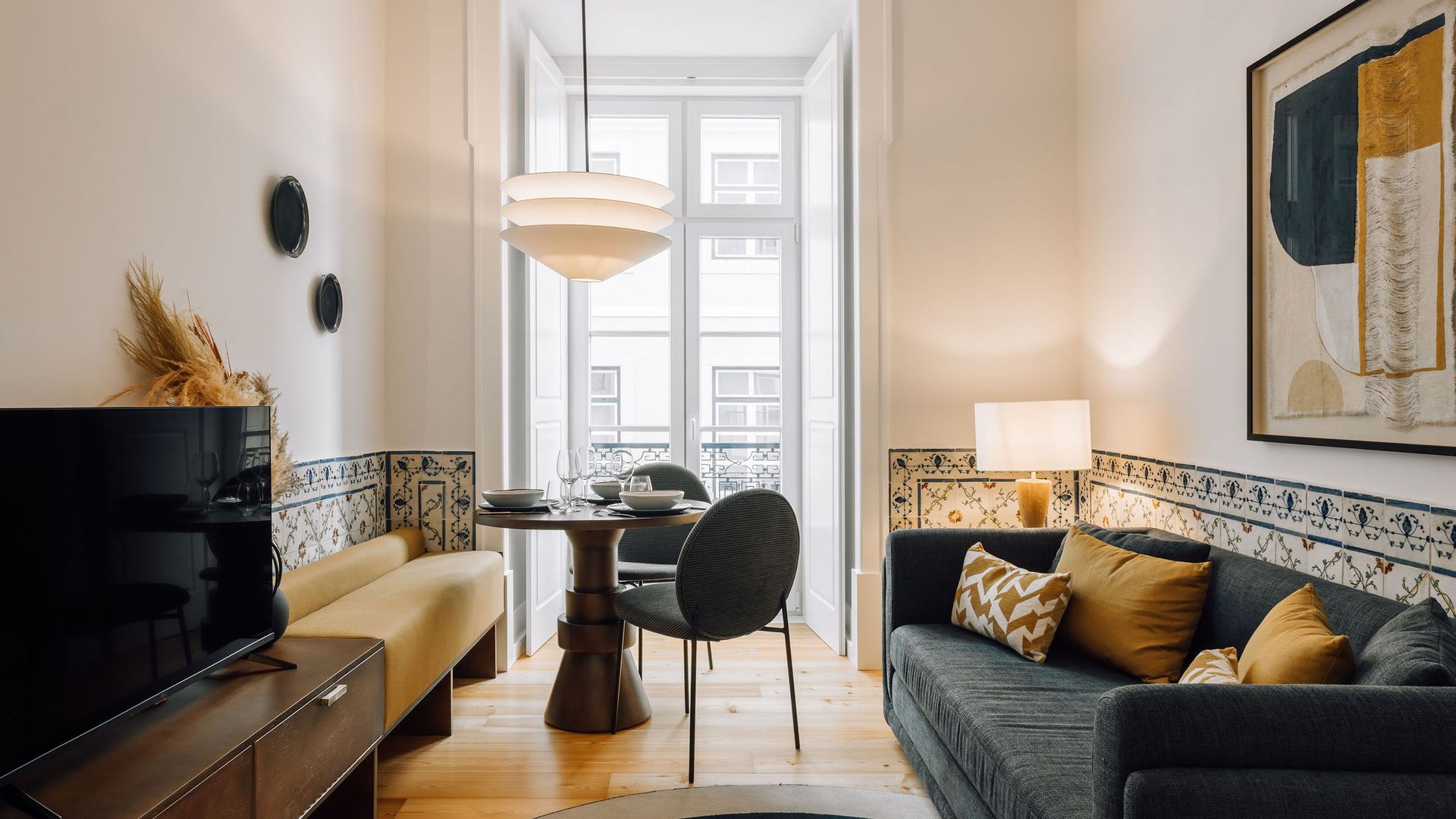 Villa Nortada Alfama Castelo Lisbon: Luxury 2-Bedroom Apartment with Spa and Air-Con in Baixa, Lisbon