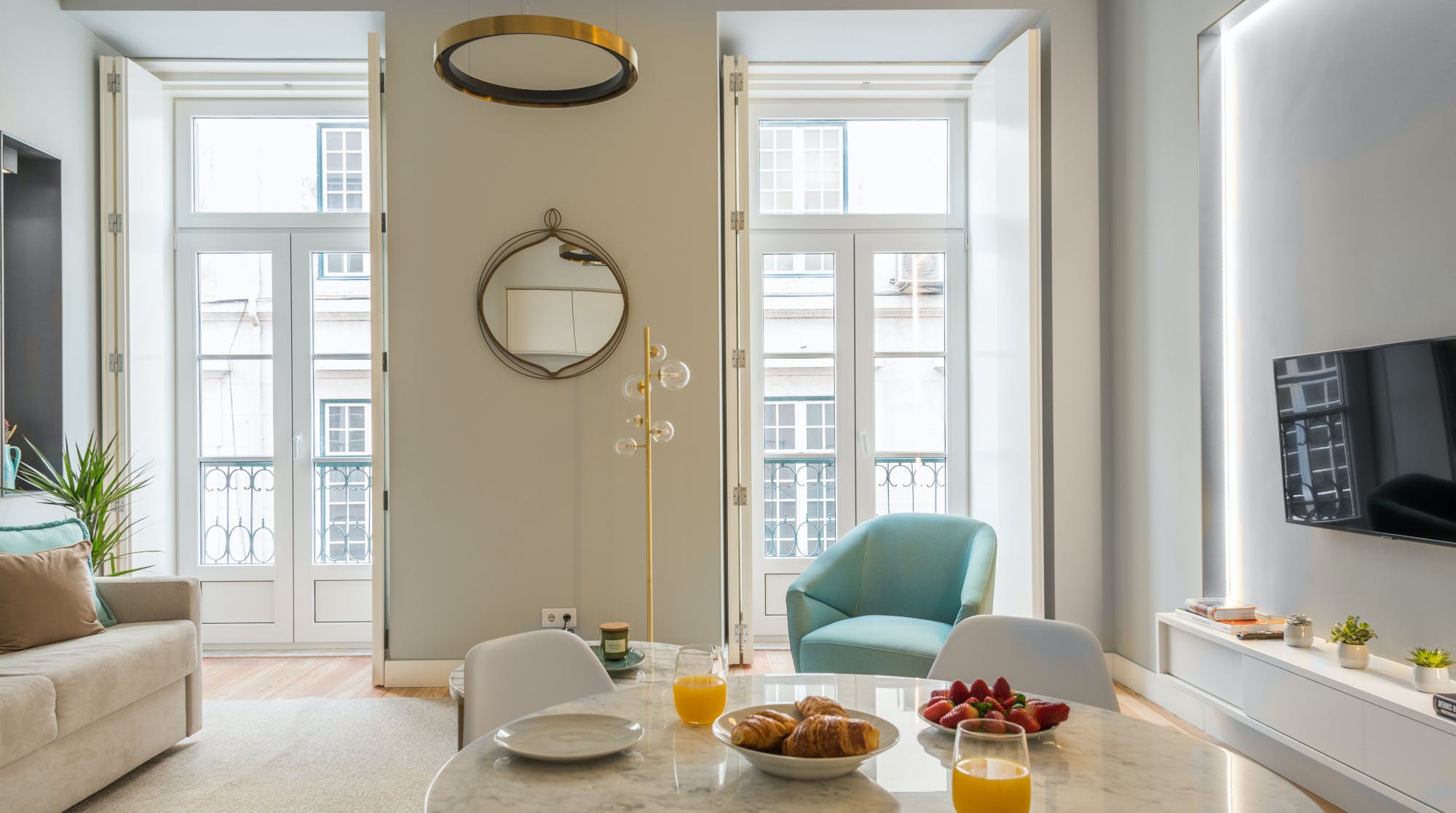 Villa Nortada Azulejo São Carlos Lisbon: Luxury 1-Bedroom Apartment with Sea View and Air-Con in Lisbon Chiado