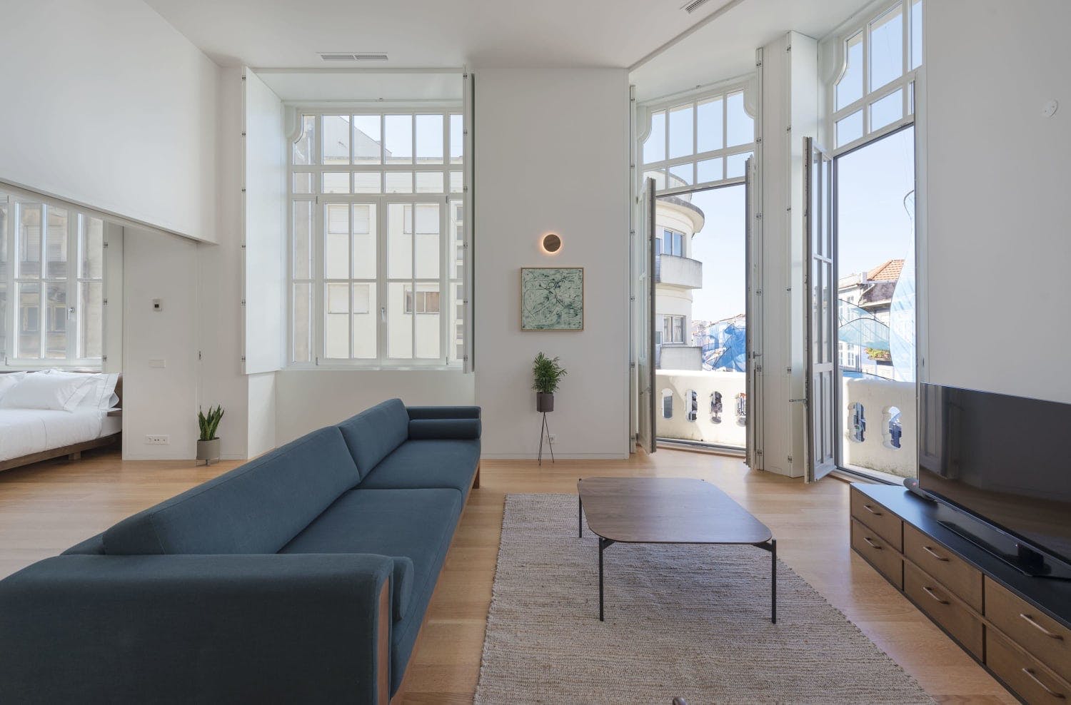 Villa Nortada Bolhão São Bento Porto: Elegant 2-Bedroom Apartment with Spa and Balcony in Porto Bolhão