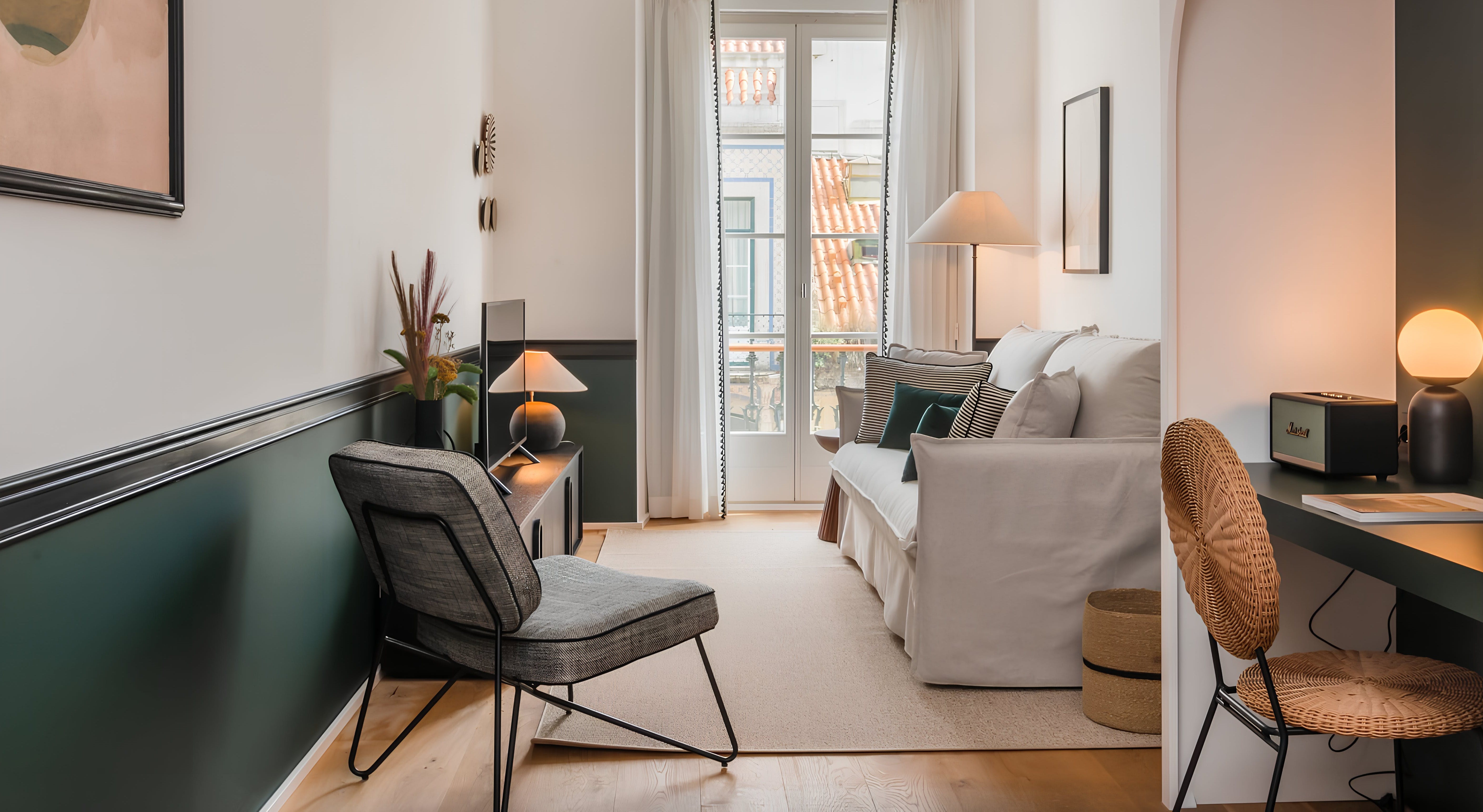 Villa Nortada Carmim São Bento Lisboa: Elegant 1-Bedroom Townhouse Apartment with Air-Con and Private Parking, Chiado Lisbon