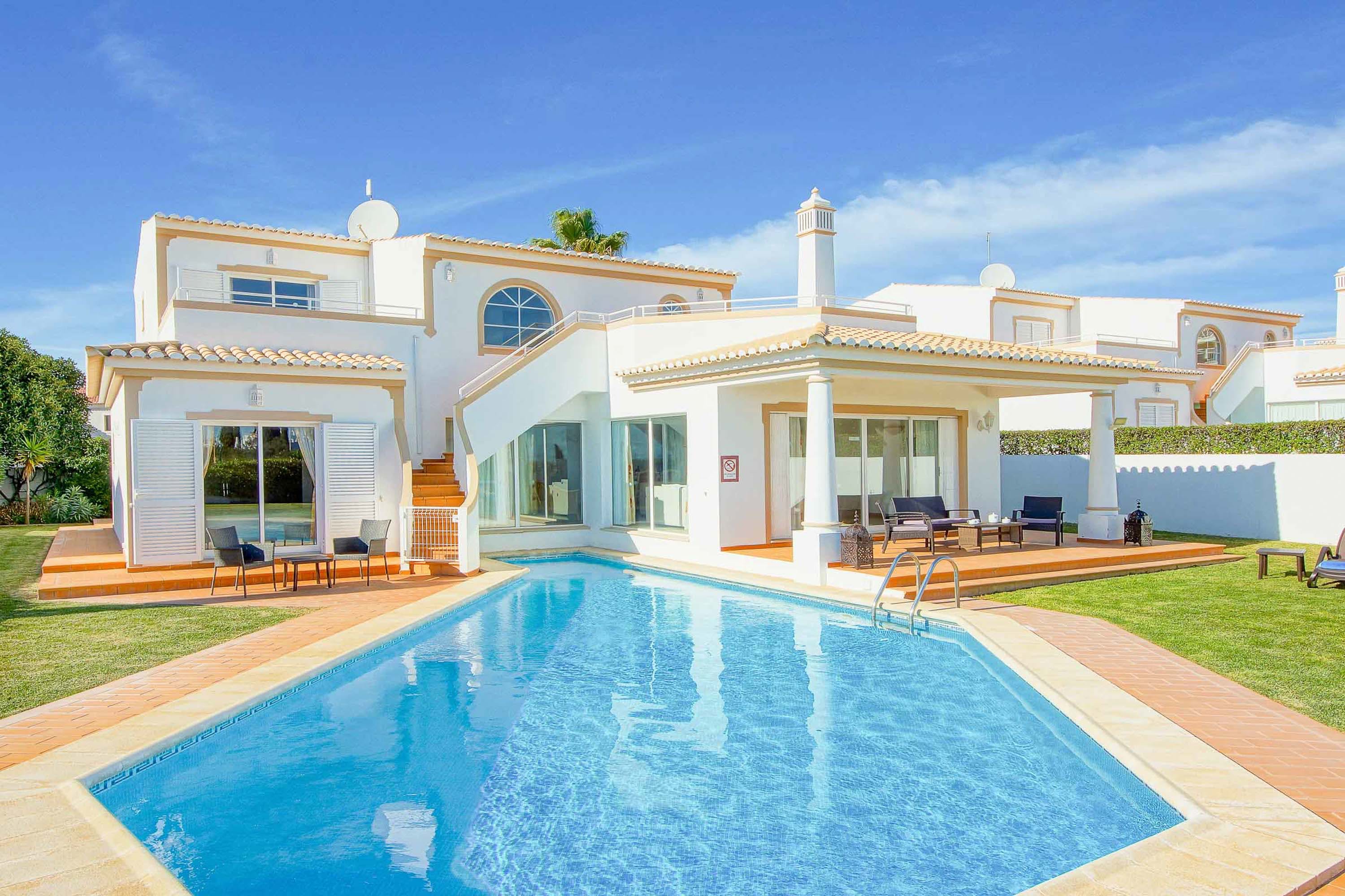 Villa Nortada Carmim São Rafael Albufeira: Luxury 4-Bedroom Villa with Private Pool and Sea Views, Albufeira