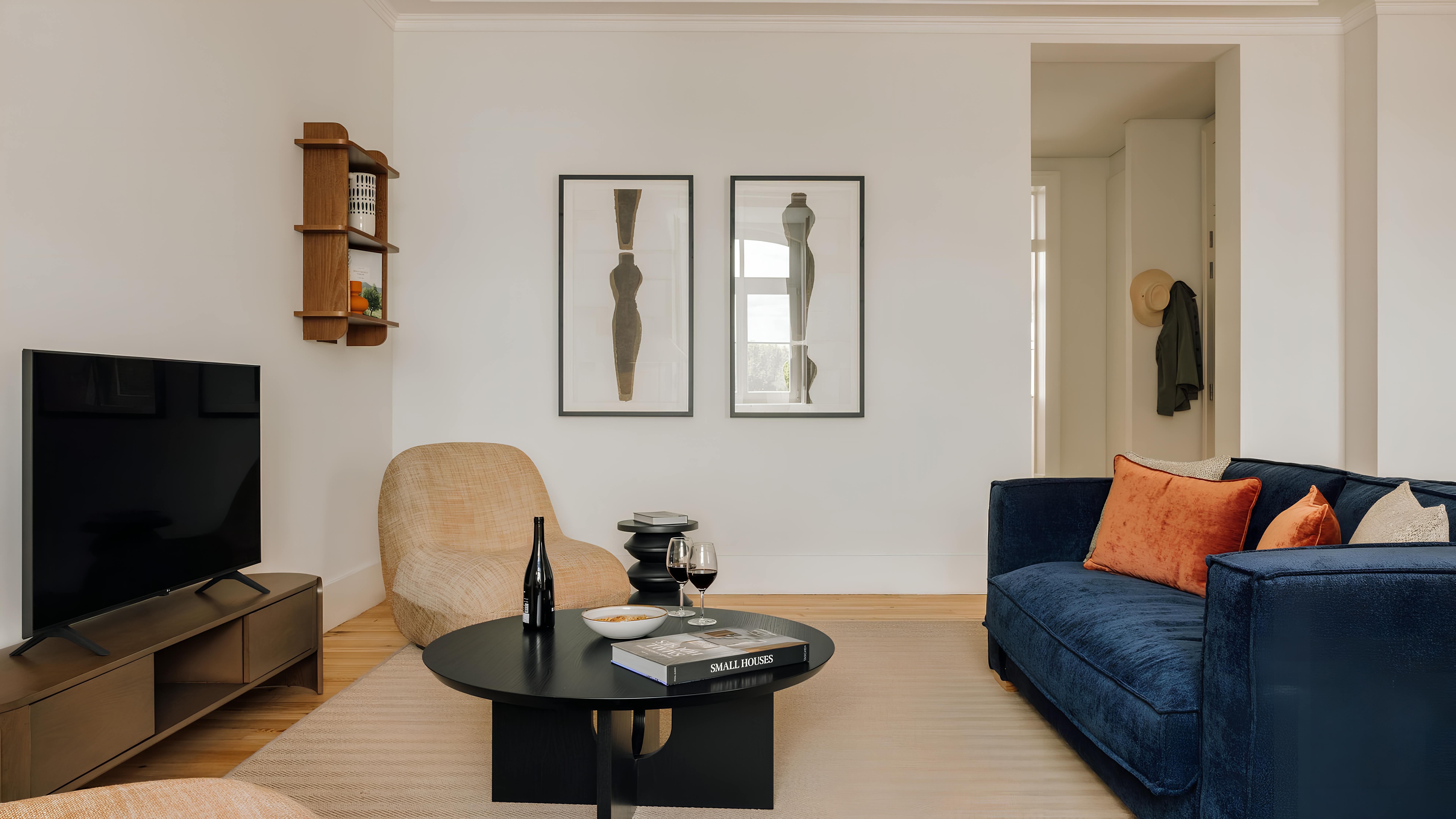 Villa Nortada Carmim São Vicente Lisboa: Luxury 2-Bedroom Apartment with Air-Con and Family Friendly in Chiado, Lisbon