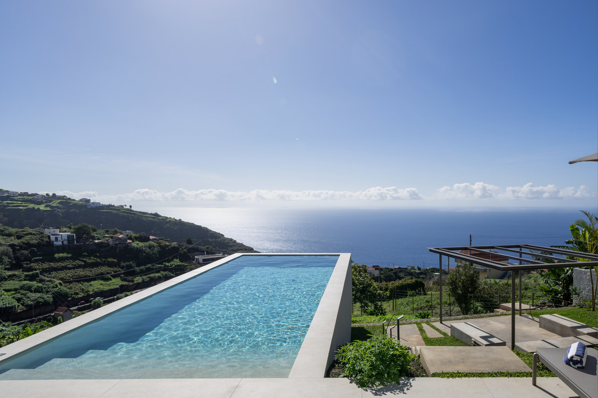 Villa Nortada Oleandro Arco da Calheta: Luxury 3-Bedroom Villa with Infinity Pool and Sea Views, Madeira