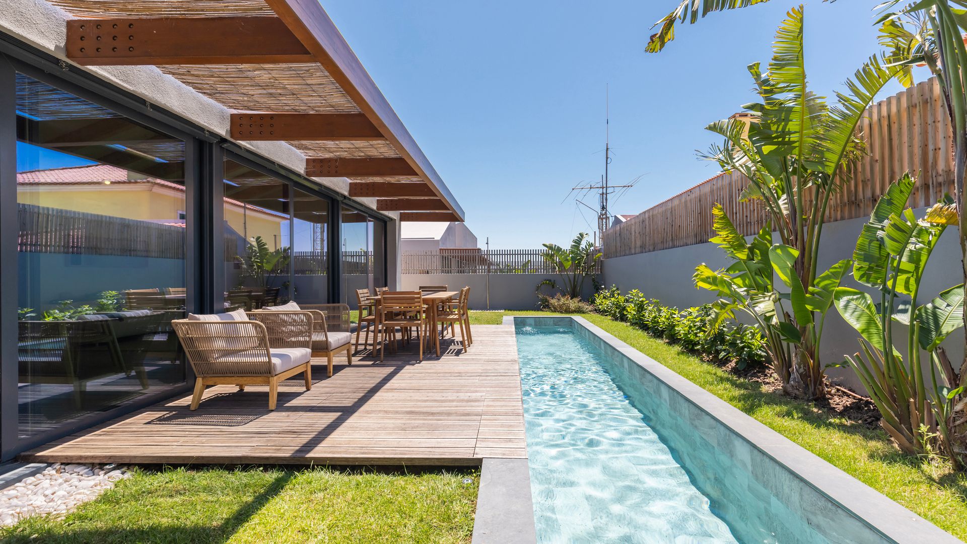 Villa Nortada Oleandro Ribamar Lisboa: Luxury 2-Bedroom Villa with Private Pool and Sea Views, Lisbon