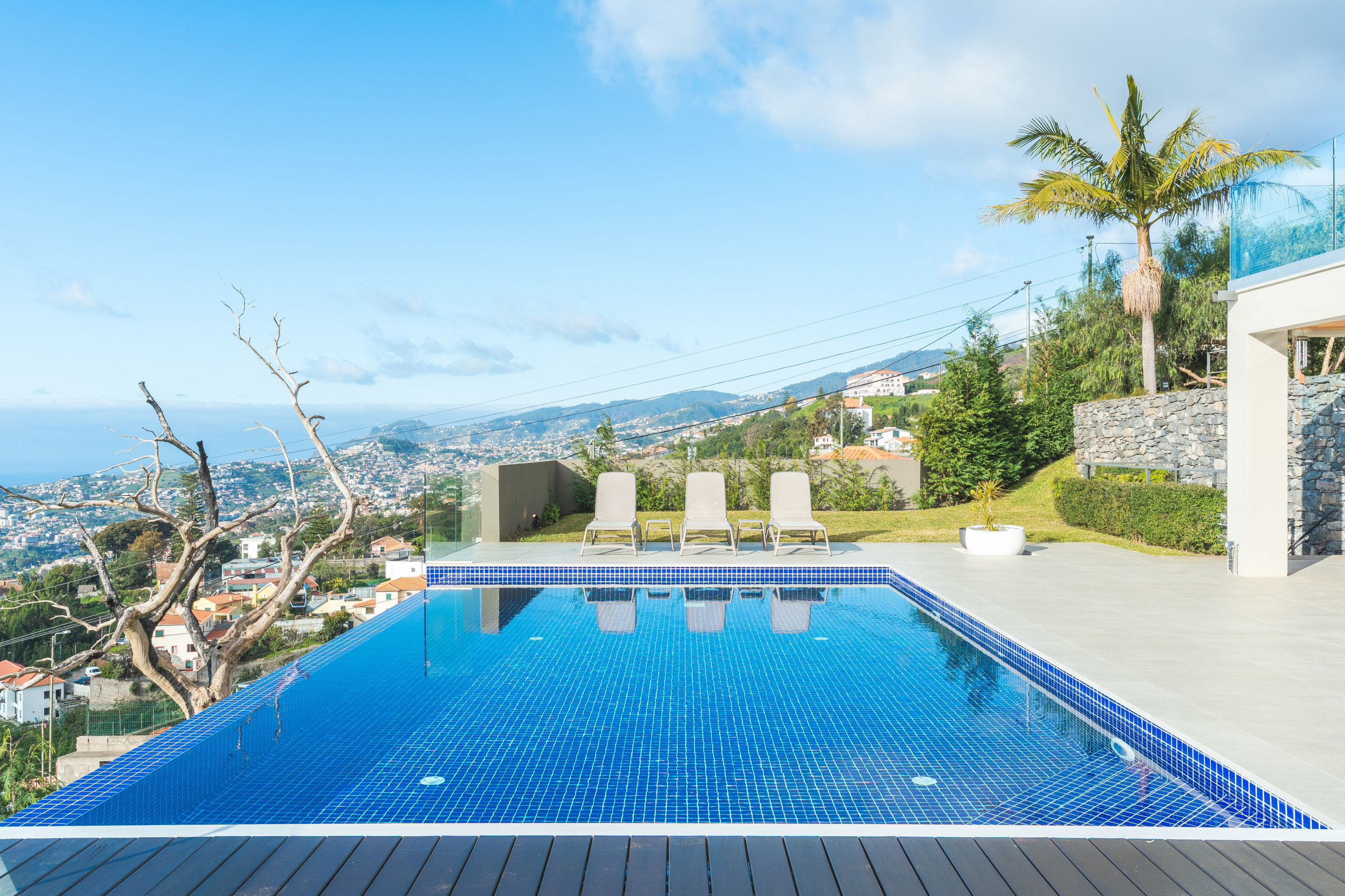 Villa Nortada Oleandro Santa Luzia Funchal: Luxury 3-Bedroom Villa with Infinity Pool and Sea Views, Funchal