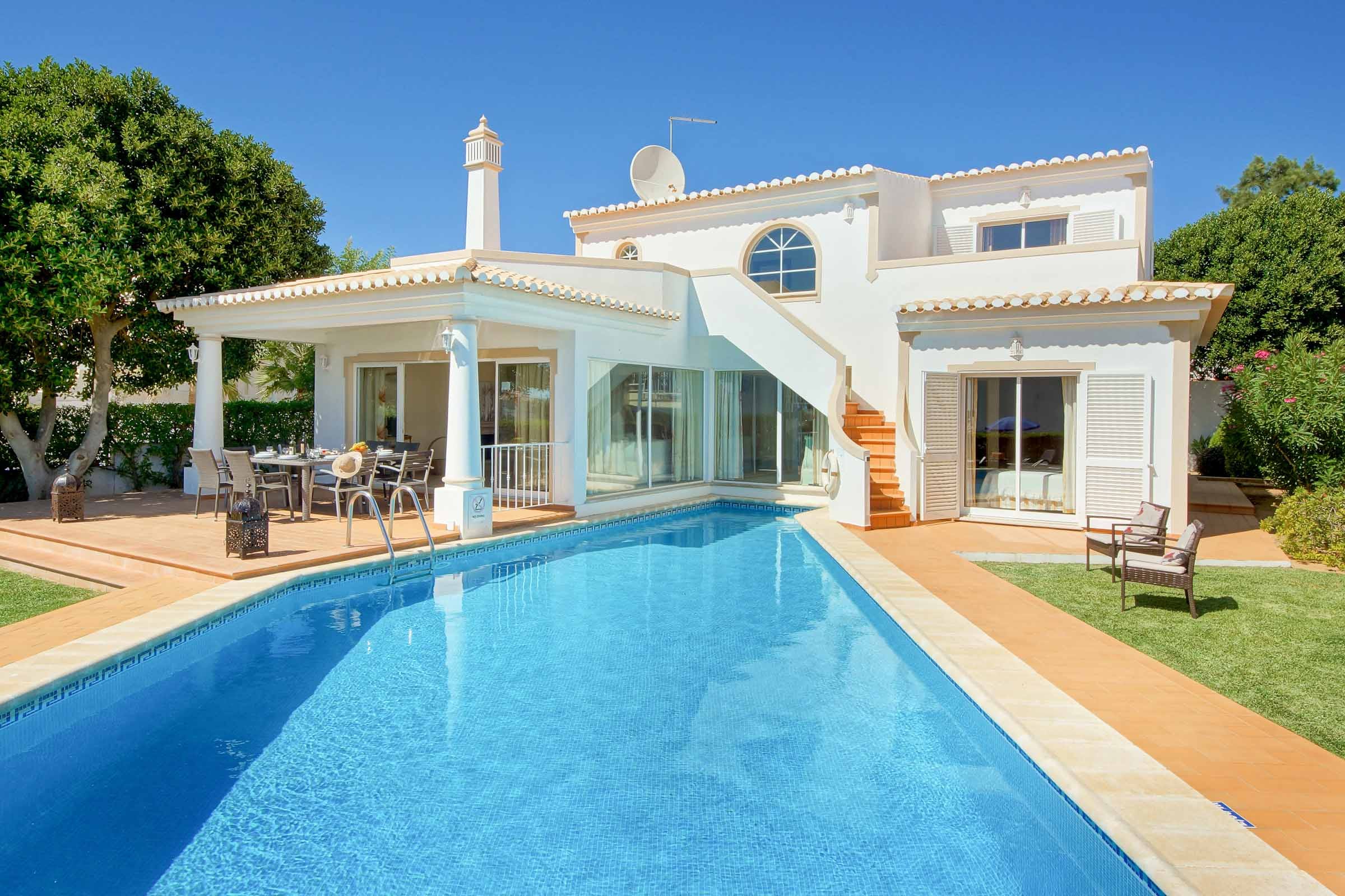 Villa Nortada Oleandro São Rafael Albufeira: Luxury 4-Bedroom Villa with Private Pool and Sea Views, Albufeira