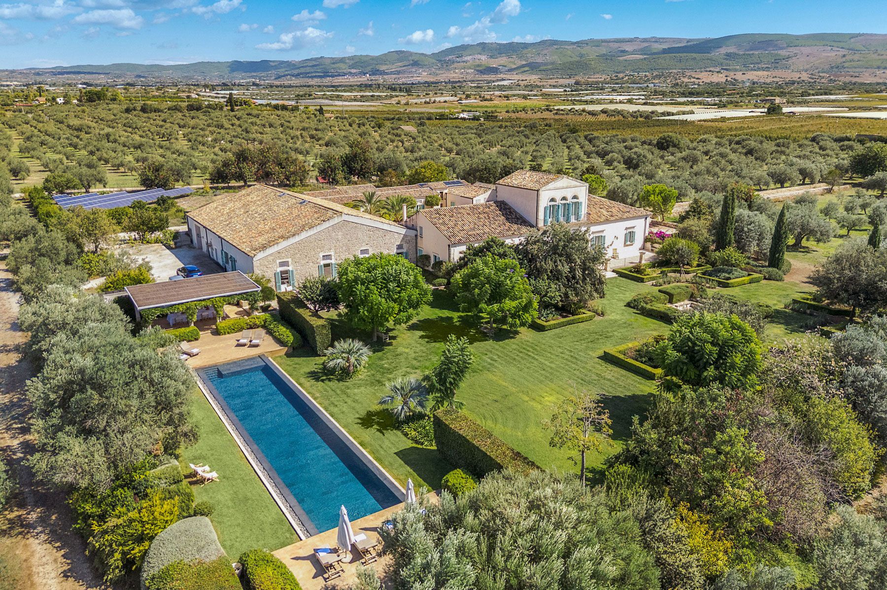 Villa Oleandro Brucoli Augusta: 6-Bedroom Historic Estate with Spa & Olive Groves in Eastern